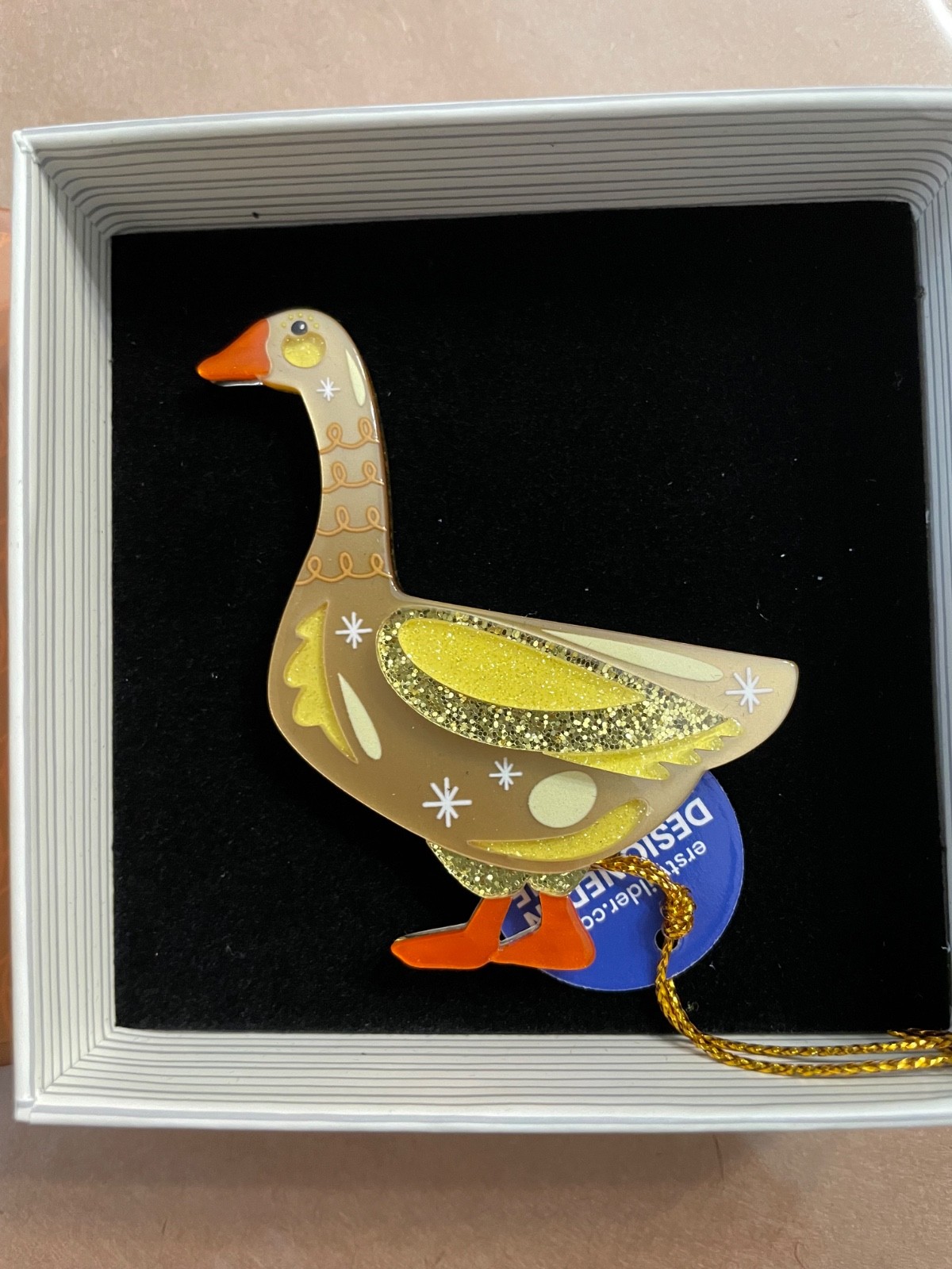 Erstwilder brooch (Solid Investment)