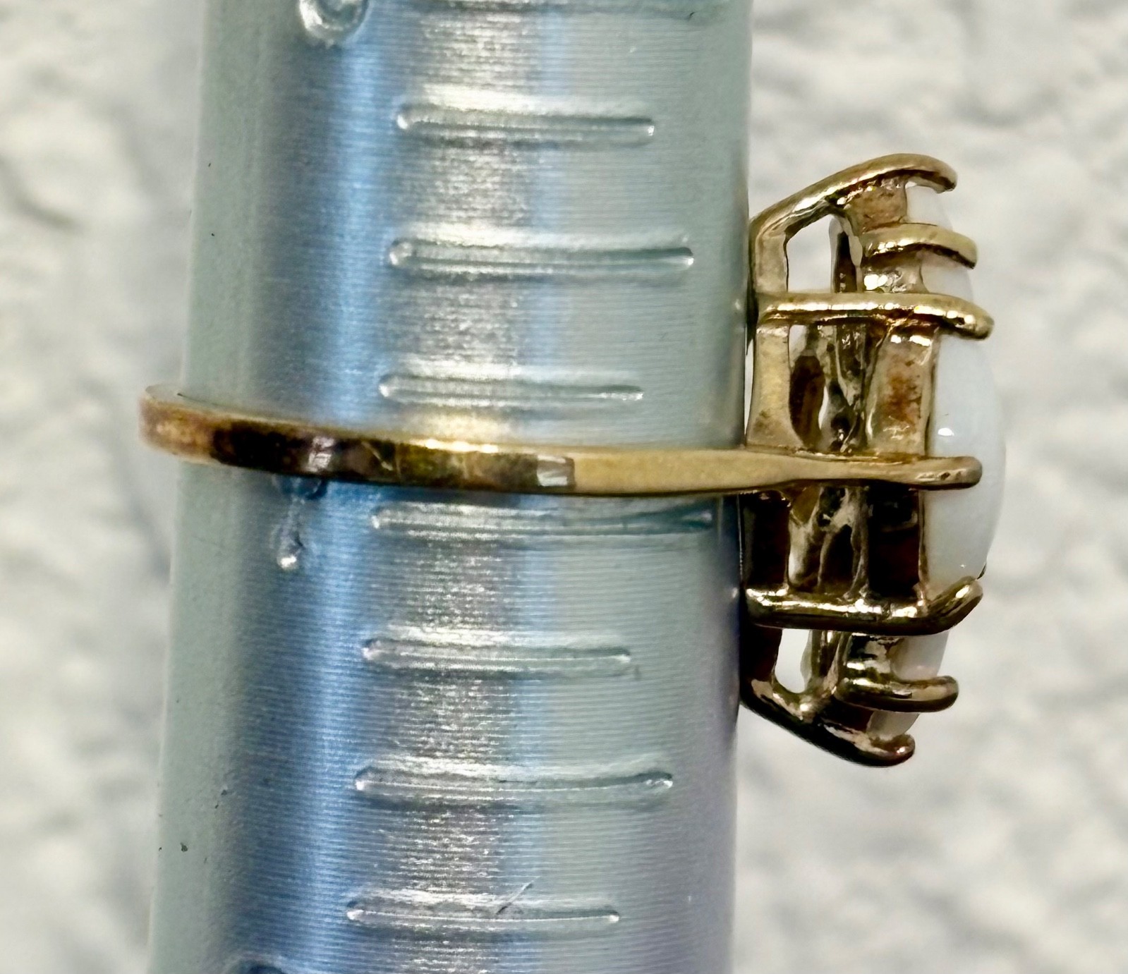 Uncas Mfg. 18KT HGE Gold Ring w/ 4 Natural Opals, Size 7, 3 grams
