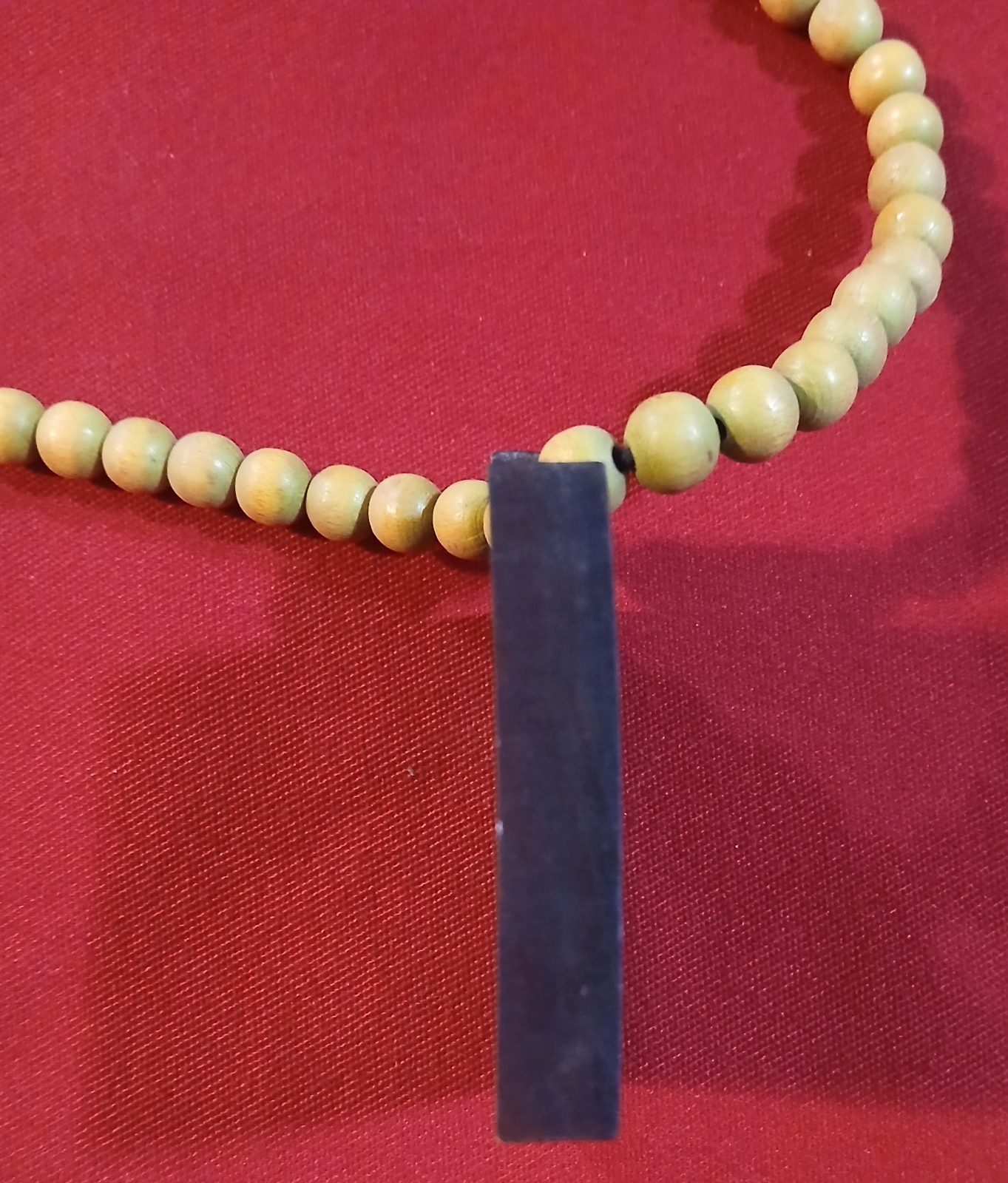 MARIJUANA LEAF PENDANT BEAD NECKLACE☆GOOD WOOD☆4:20☆USED IN GREAT CONDITION