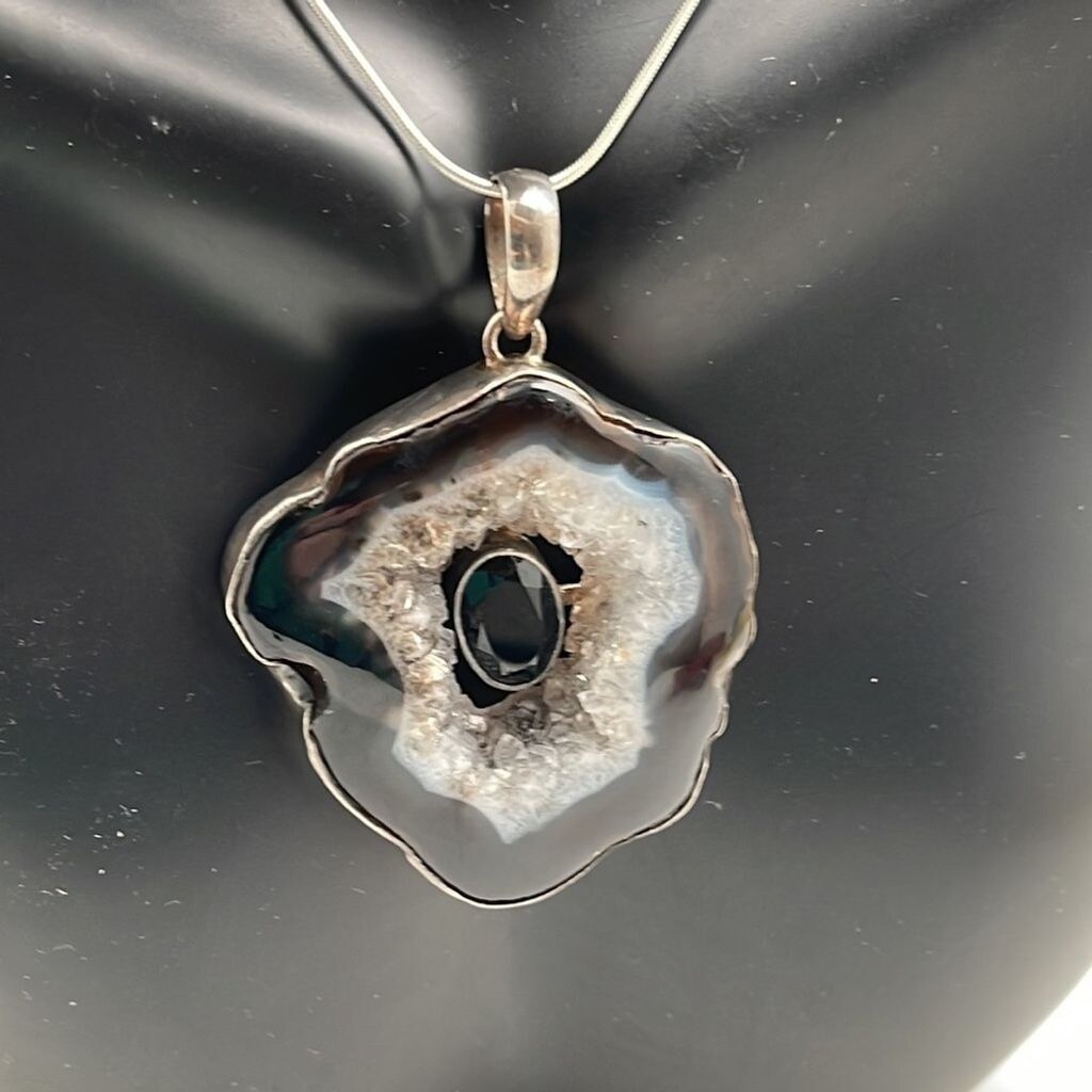 NWT Black Agate and sterling silver setting necklace pendant