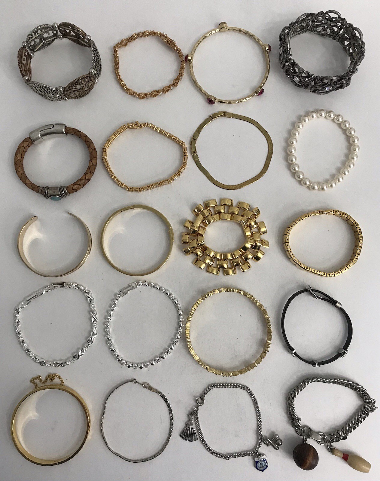 Bulk Jewelry Lot Of 20 Bracelets Branded & Unbranded