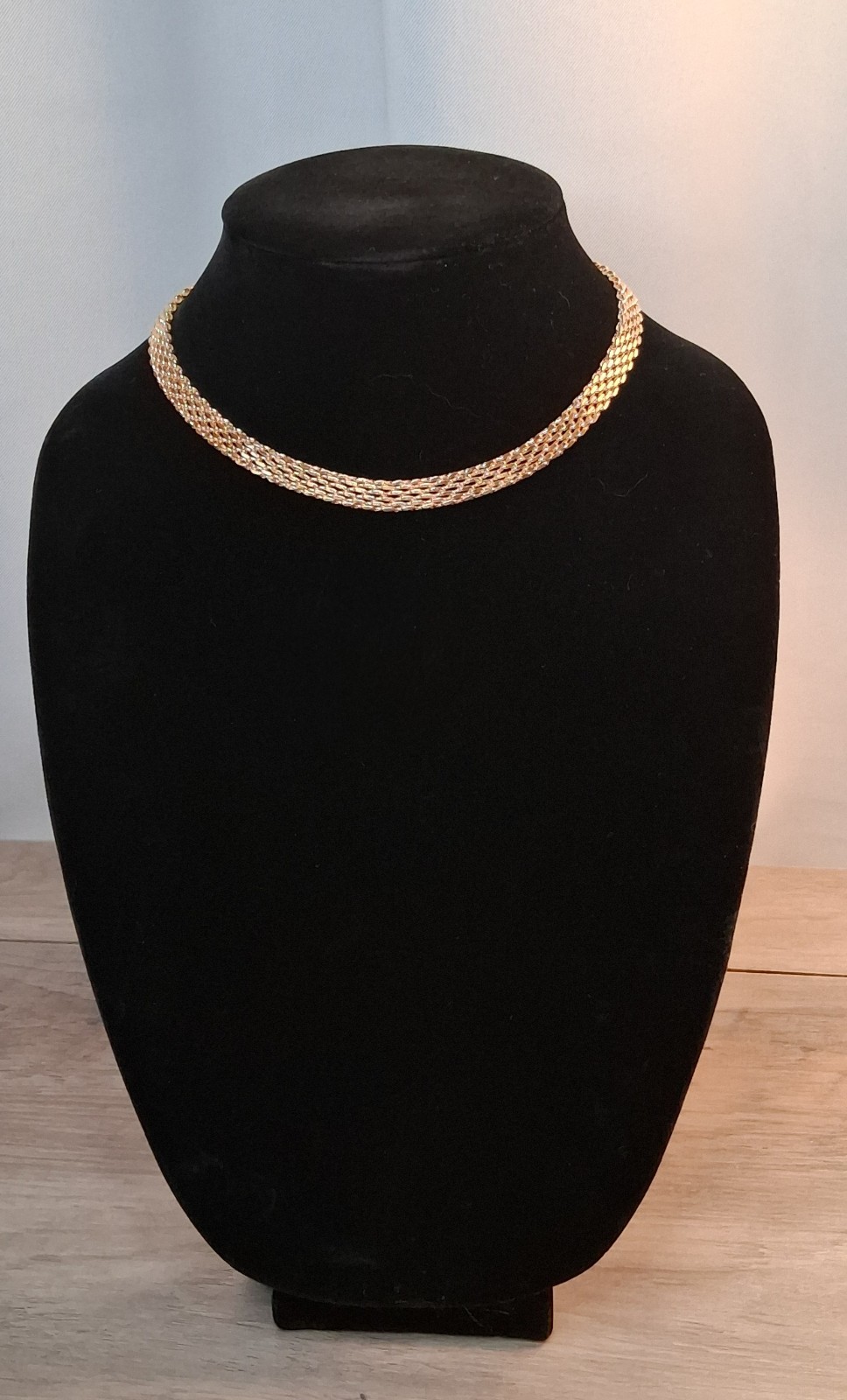 Gold Tone Mesh Chain Choker Necklace Box Clasp No Stone Metal
