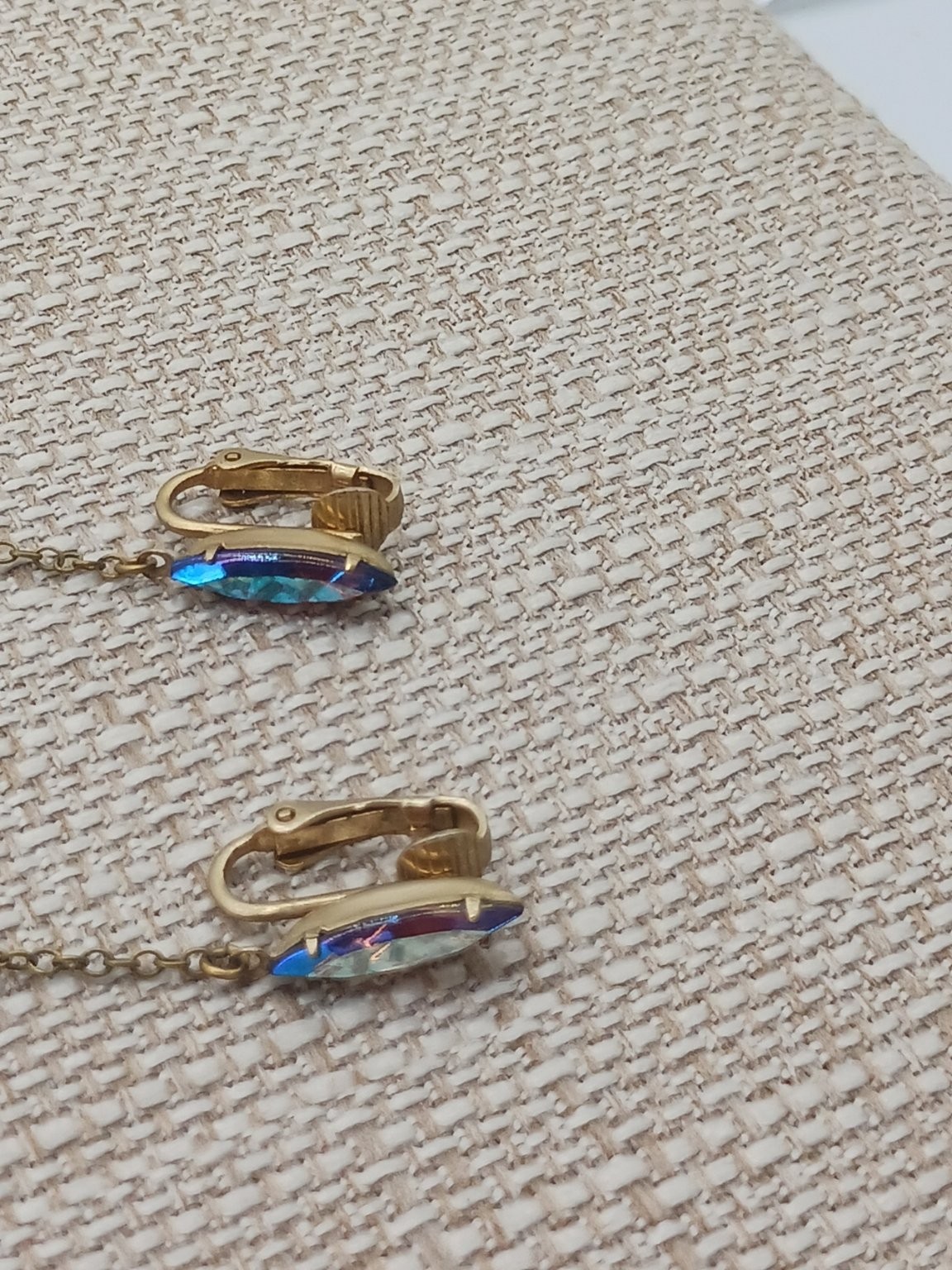 Vintage Purple Faceted Drop Dangle Clip On Earrings 2.25 Inches Glass Bead