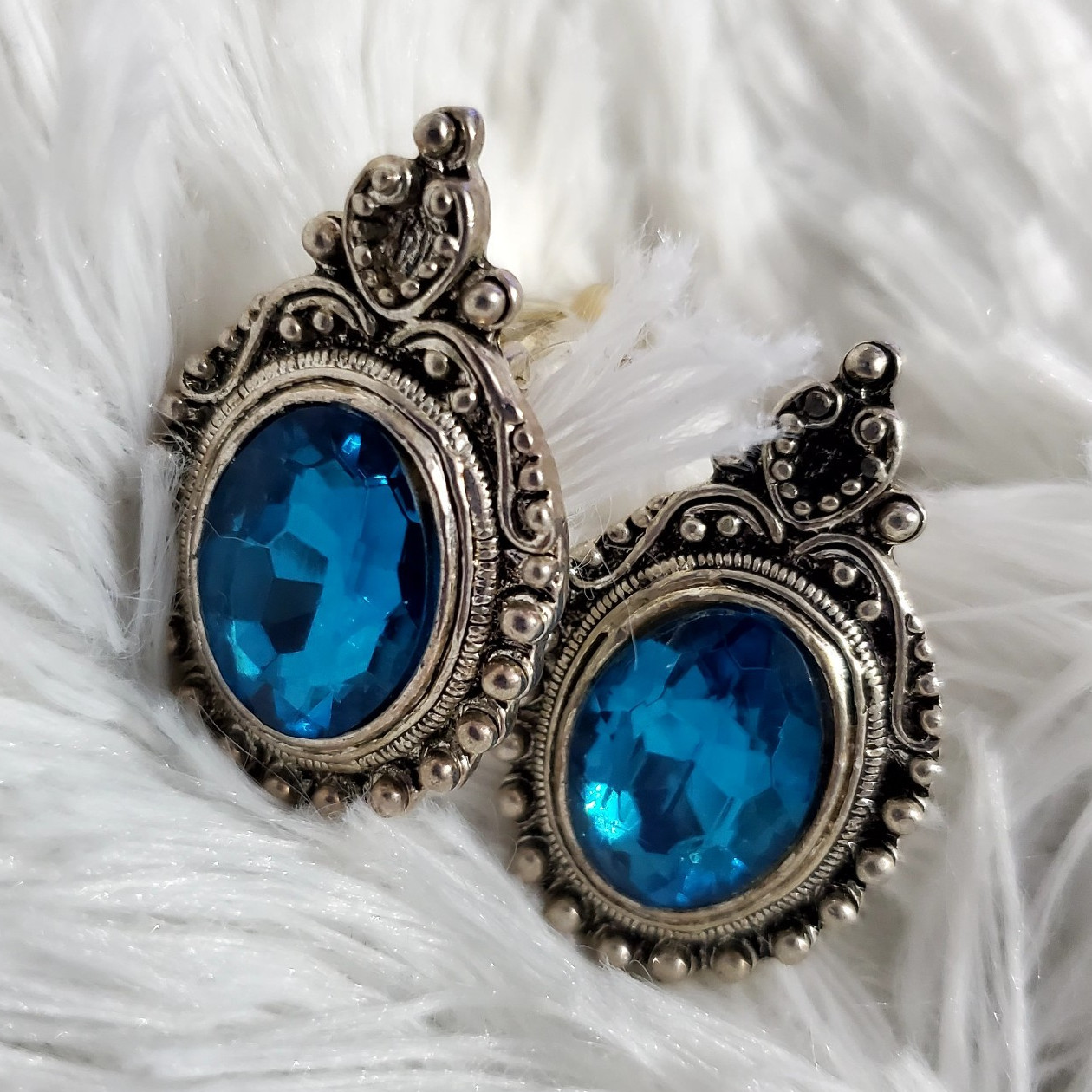 VINTAGE Silver Tone Blue Gemstone Oval Clip-on Earrings