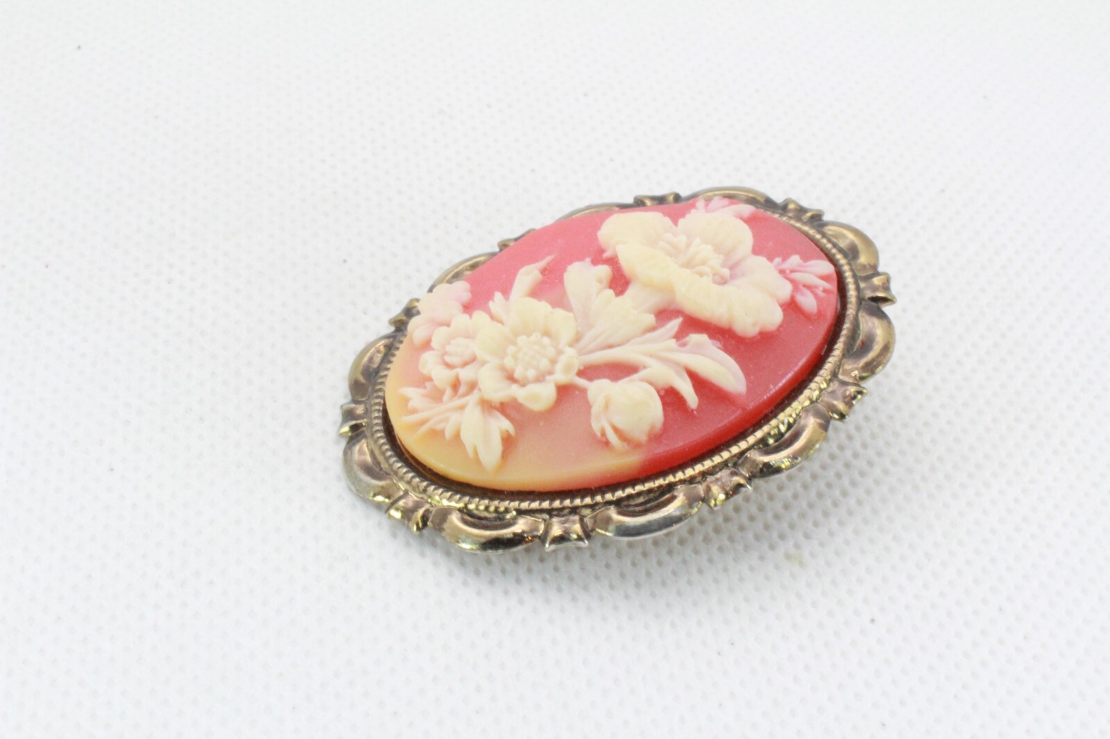 Brooch Pin – Oval – Flower – Carved – Cameo Style – Orange White – Gold Tone
