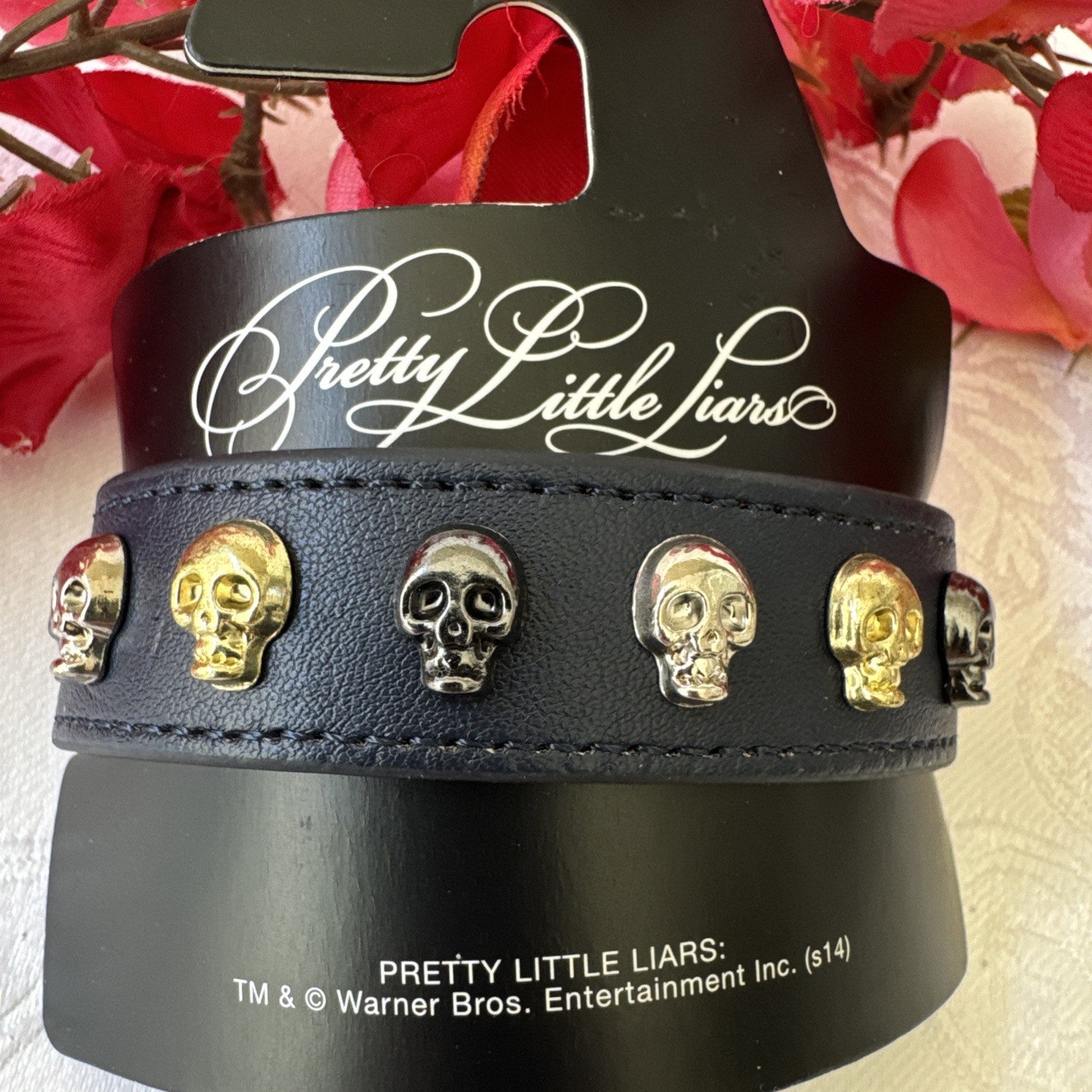 Aeropostale Pretty Little Liars Black Gold Silver Tone Skull Charm Bracelet NWT