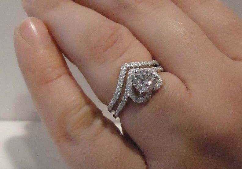 HEART ENGAGEMENT RING W/ 2.50 CT LAB SIMUALTED DIAMONDS 925 STERLING SILVER