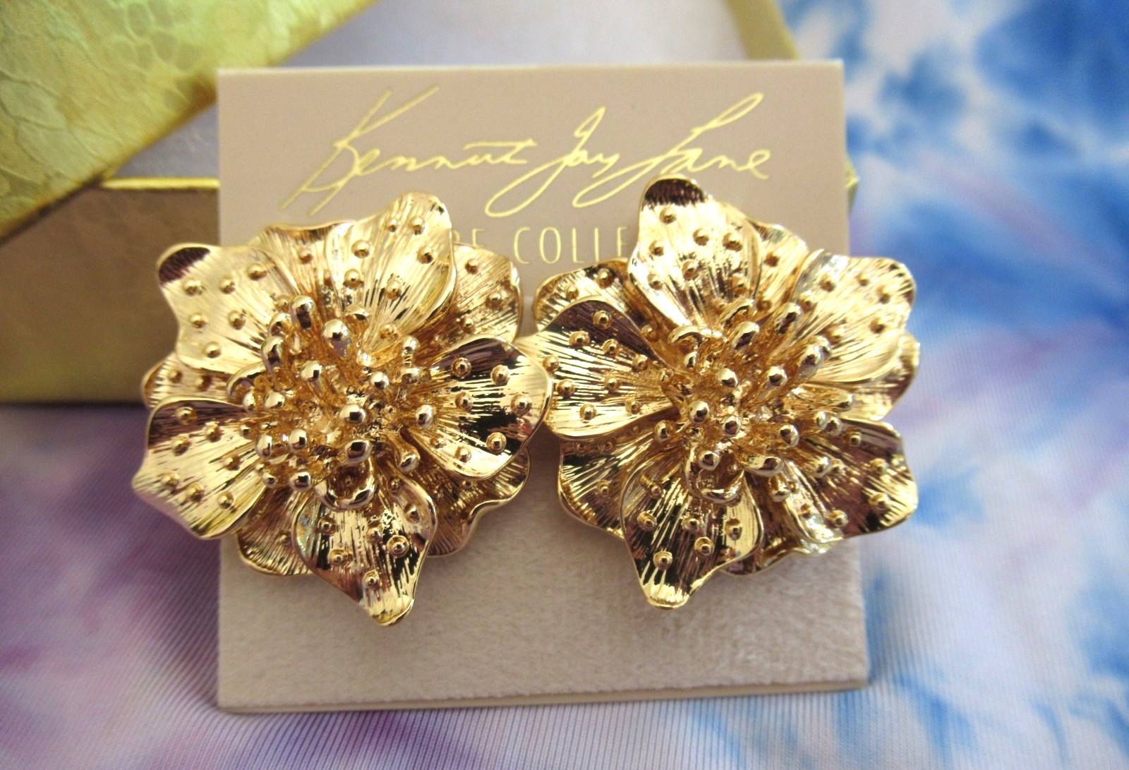 KJL KENNETH JAY LANE 22 Kt Gold Plated Dogwood Flower Clip On Earrings NWT