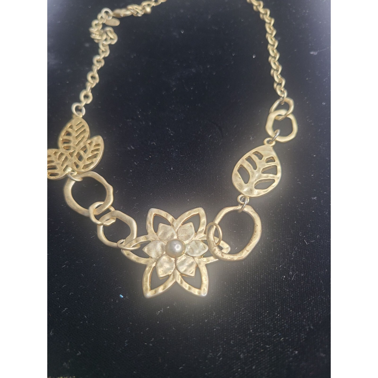 Vtg Lia Sophie Golden Girl Hammered Floral Leaf Pendant Necklace