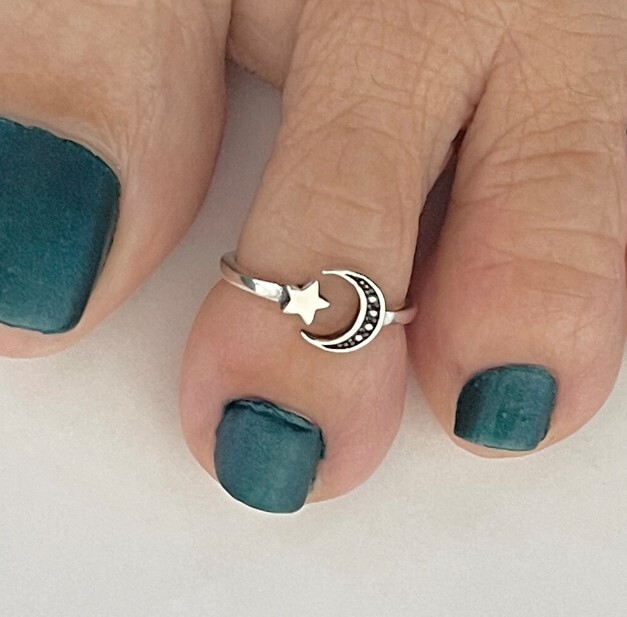 Women’s Solid Metal Moon & Star Adjustable Toe Ring 14k White Gold Plated Silver