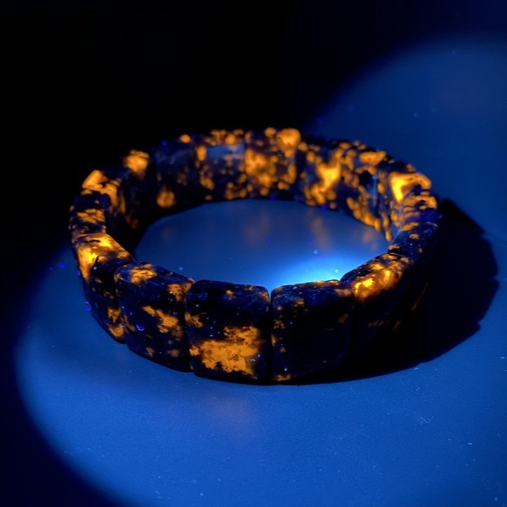 Yooperlite Sodalite UV Reactive Flame Stone Healing Women Men Stretch Bracelet