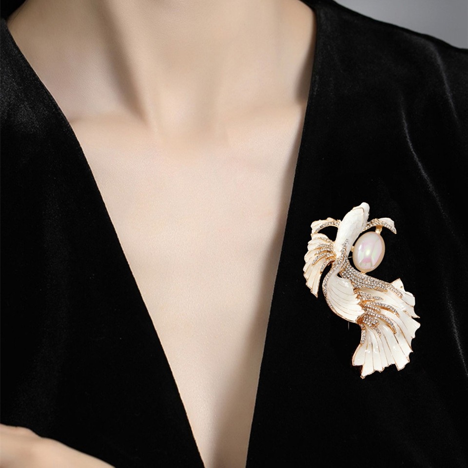 High-Quality Crystal Pearl Goldfish Animal Brooch Pin Coat Decorate Womens Gift