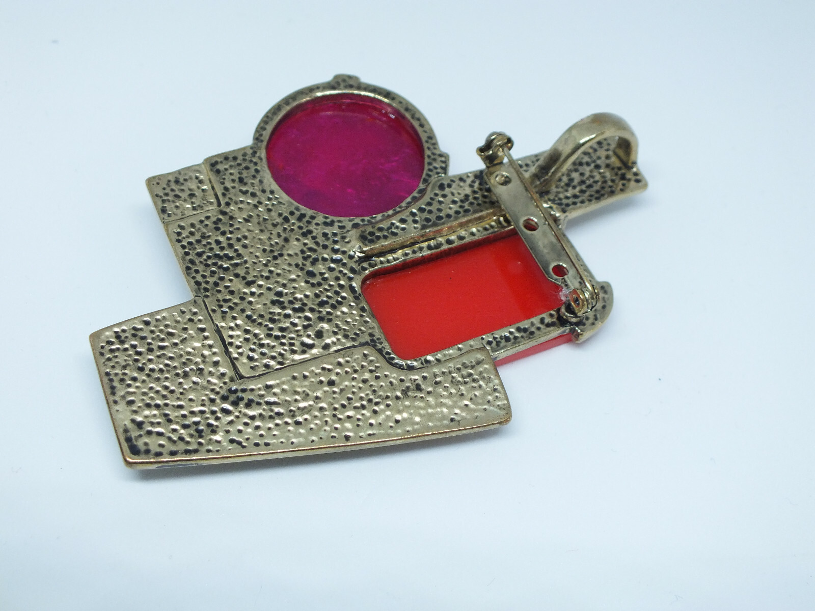 Beautiful Pendant Brooch Gold Tone Red Black Insets 3 1/2 x 2 1/2″ UNIQUE