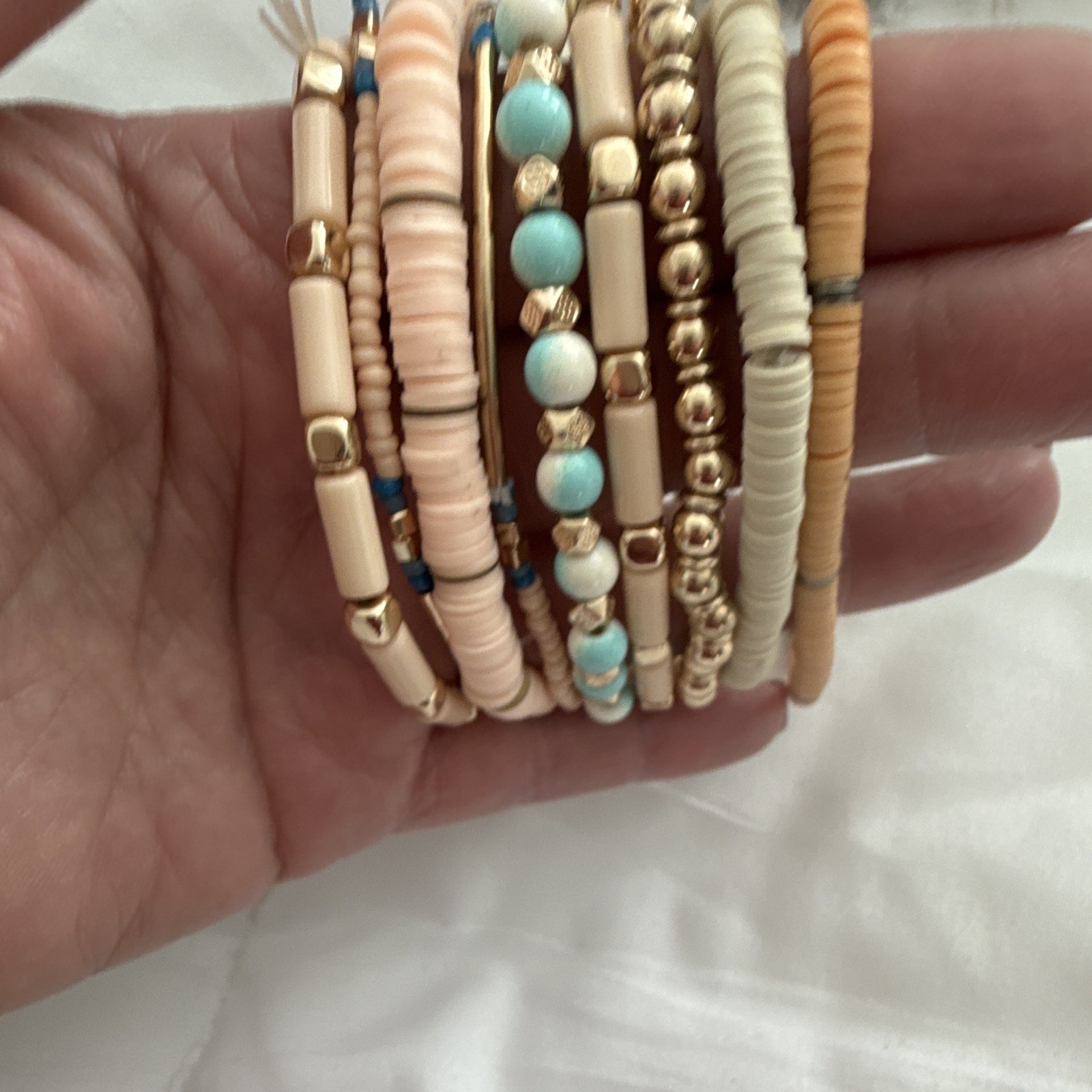 Stackable Beaded & Gold Tone Bangle Bracelet Set Pink Blue White Tan