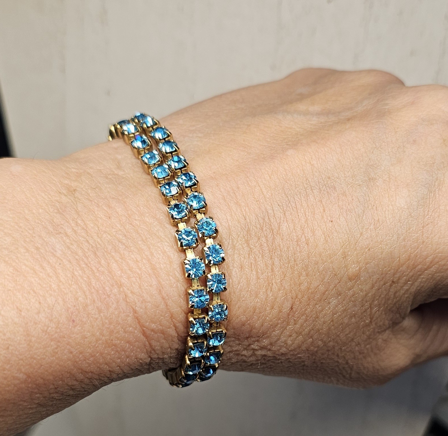 Blue Rhinestone Bracelet Gold Tone Fold Over Clasp Size 6 1/2″