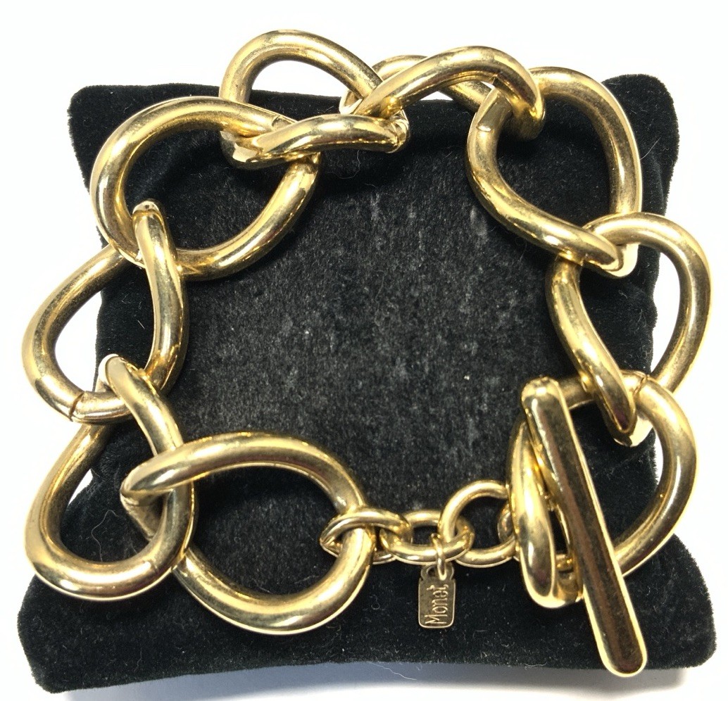 Monet Gold Tone Oval Link Chain Bracelet 8-inches LX111