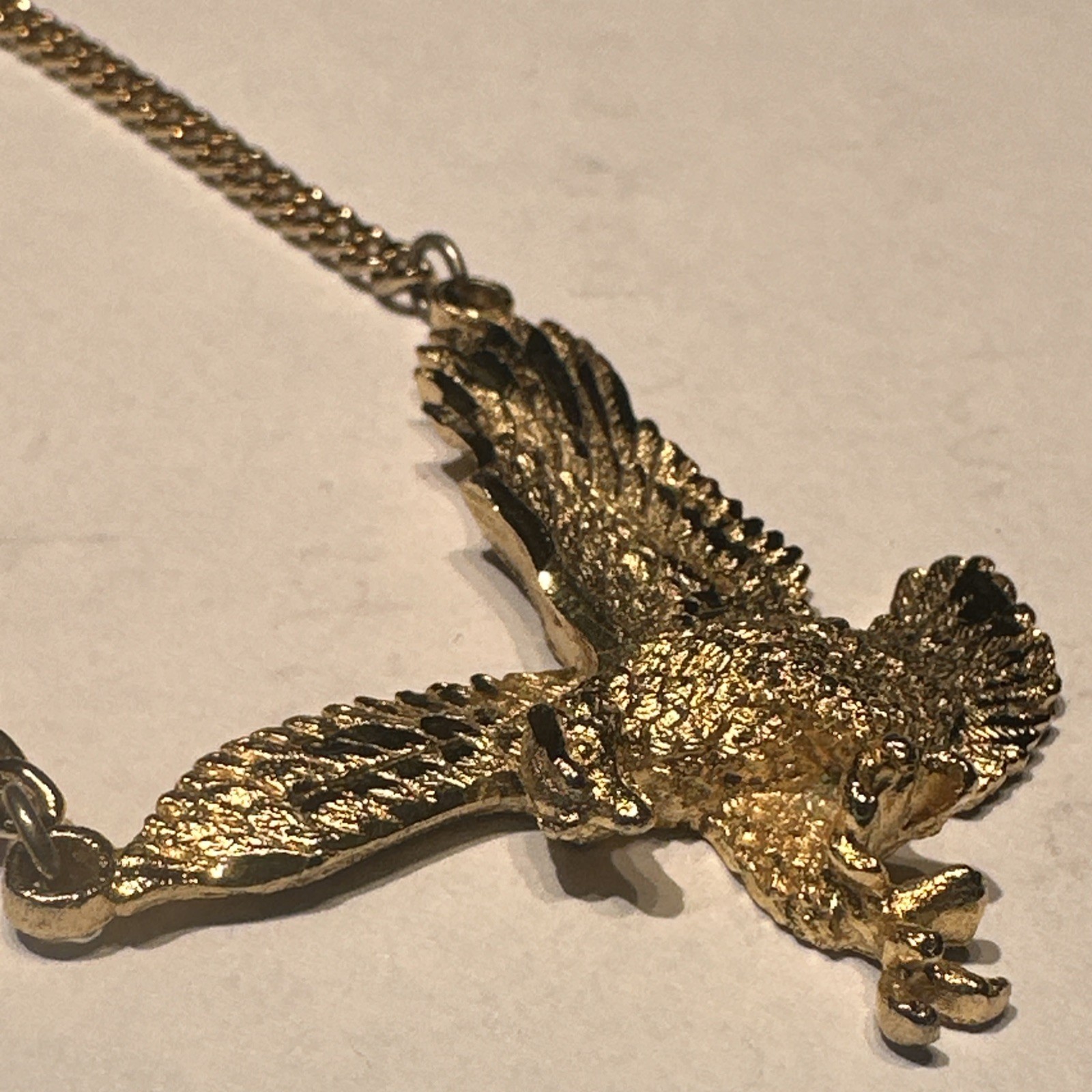 Eagle On Chain Gold Color Not Sure Of Metal 19 In Chain