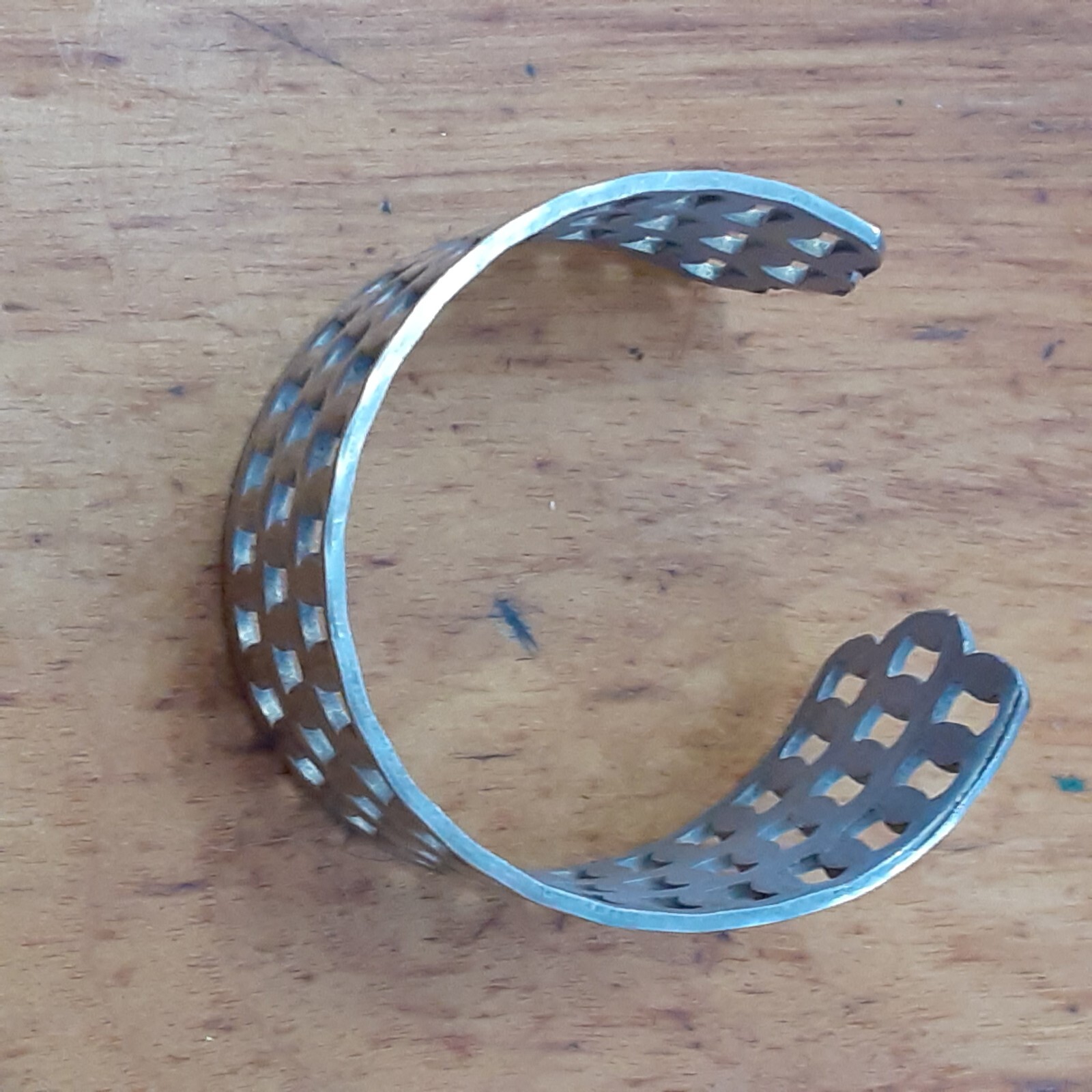 Silver tone open work wrap cuff 6″ bracelet contemporary