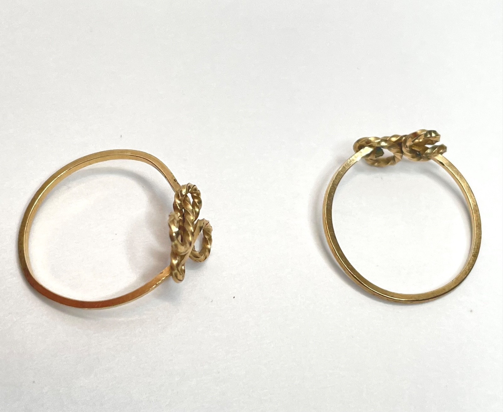 VINTAGE SET OF 2 GOLD TONE TWISTED KNOT STACK RINGS SIZE 5 1/2