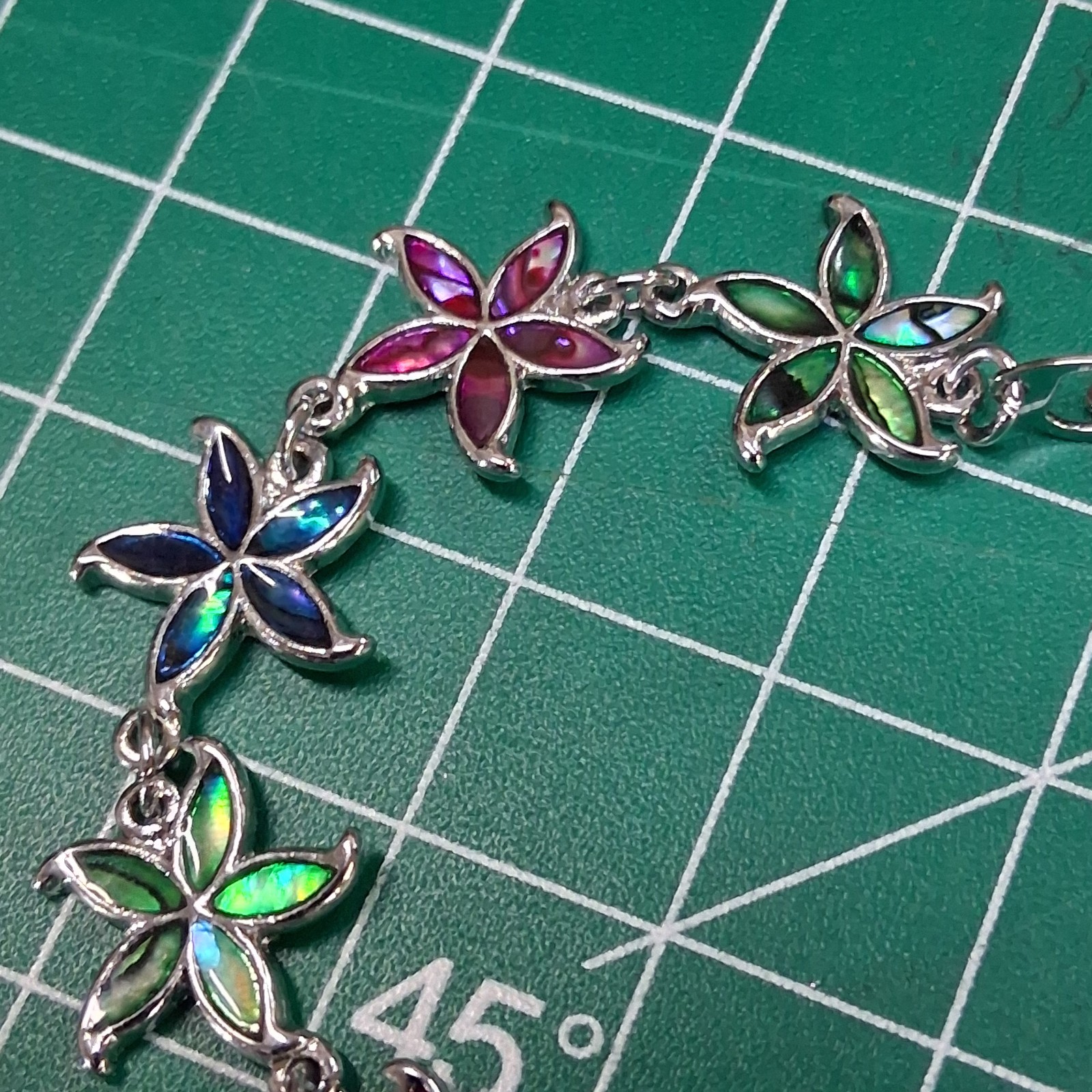 Shimmering Multicolor Linked Starfish Design Fold Over Clasp Chain Bracelet