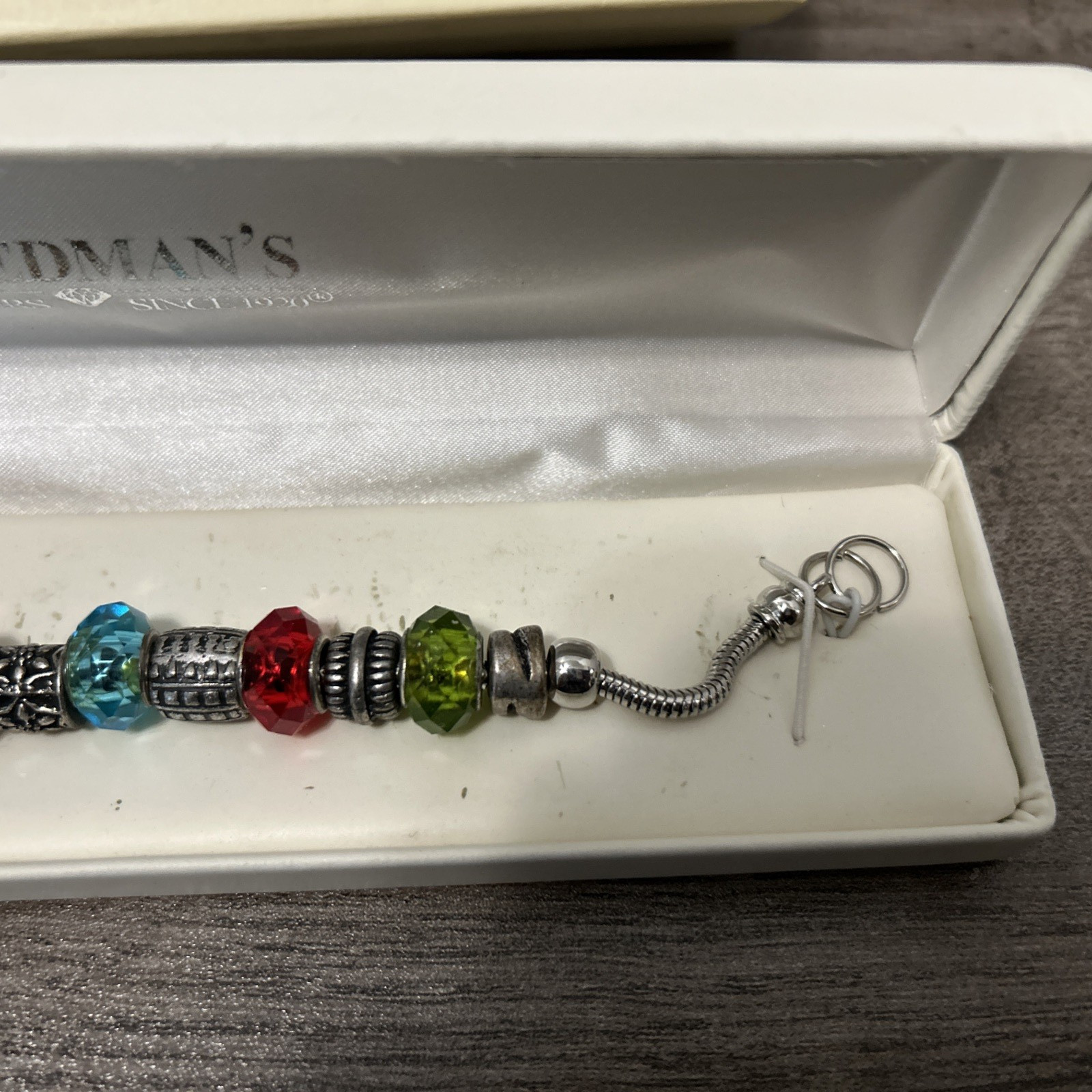 FRIEDMAN’S JEWELERS CHARM BEAD BRACELET SILVERTONE & CRYSTAL 8″ LONG/ORIG. BOX