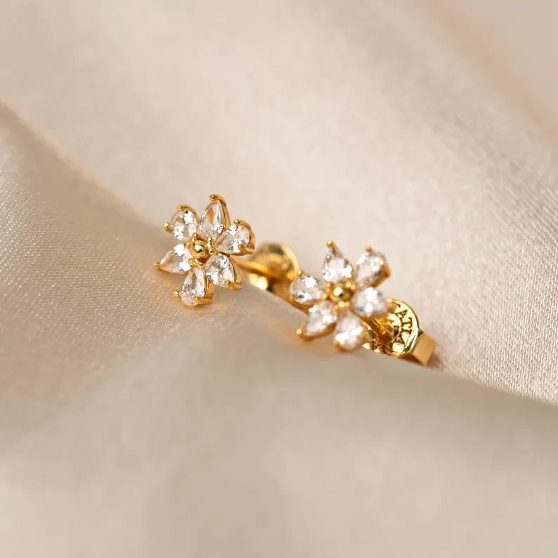 2Ct Pear Cut Simulated Diamond Women Flower Stud Earrings 14k Yellow Gold Plated