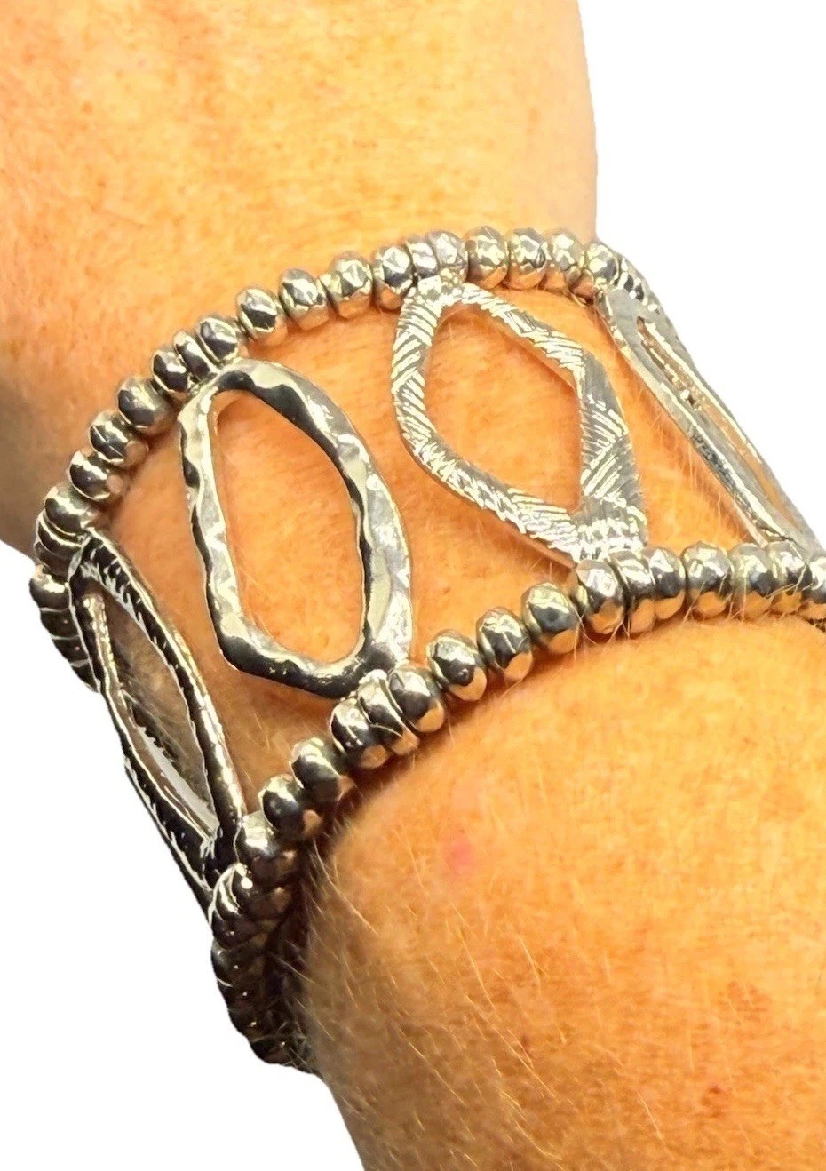 NWT Erica Lyons Silver Toned Hammered Stretch Cuff Bracelet Pull On Jewelry