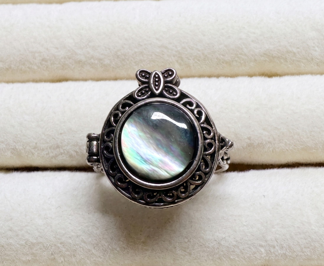 Vintage Style Locket Poison Ring Black Mother of Pearl Shell Adjustable O -US 7