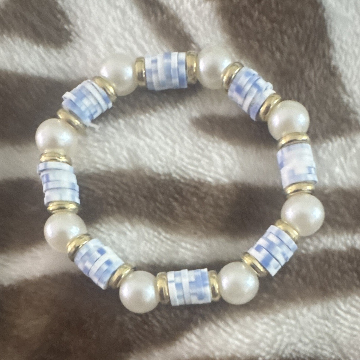 Blue, White & Gold Stretch Beaded Bracelet, Round Plastic Pearl Beads, hand made