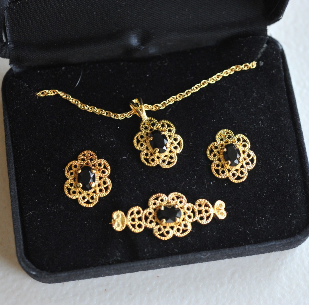 Jewelry Concepts black gold Tone Necklace Earrings Brooch Gift Set H