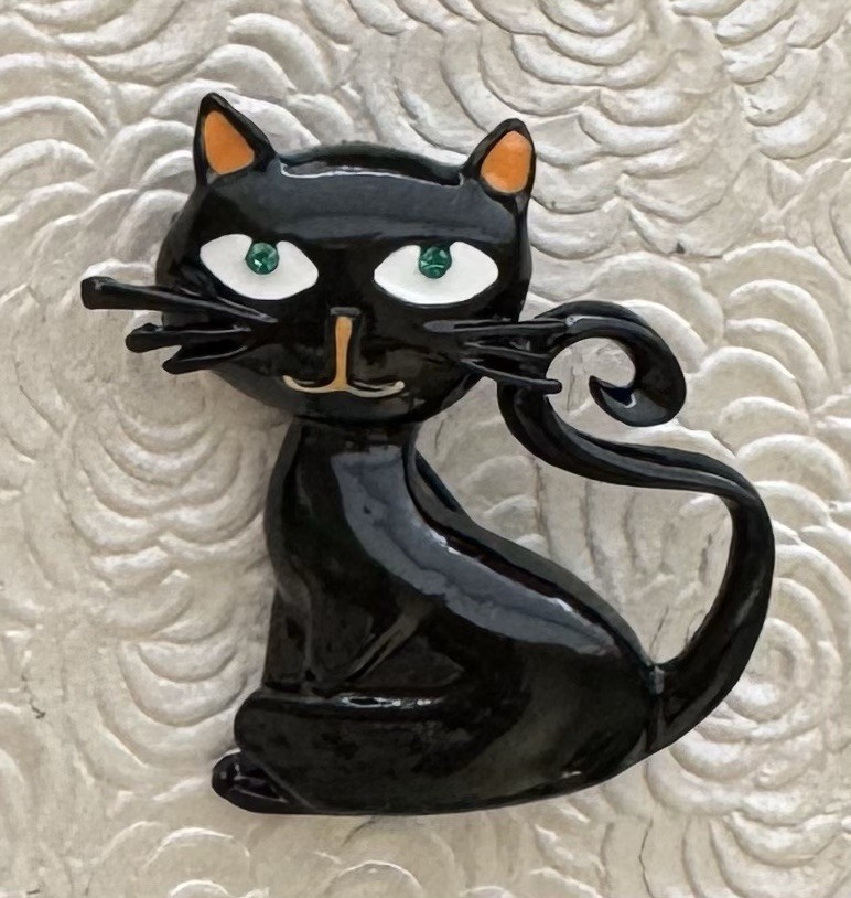 Black Cat Halloween brooch pendant / enamel on metal
