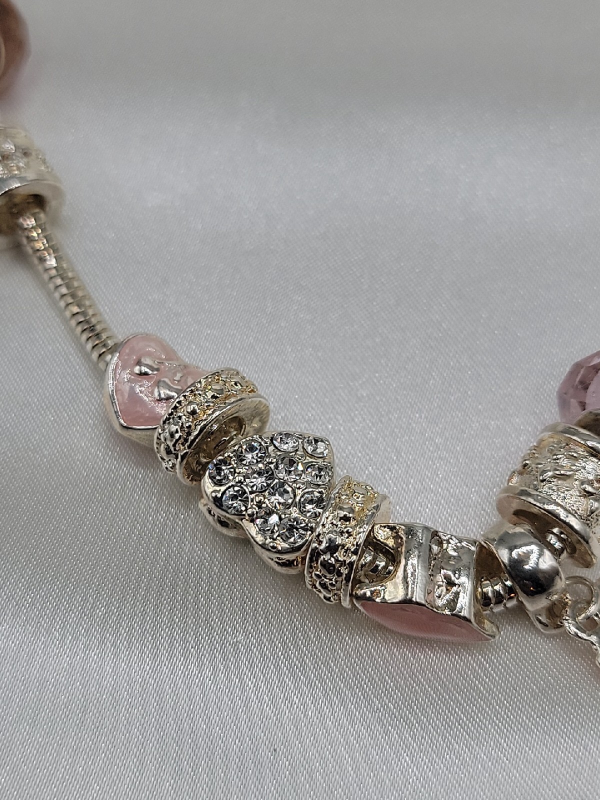 Friedmans Jewelers Breast Cancer Slide Necklace Silver Tone Charm Bead 18″ Chain