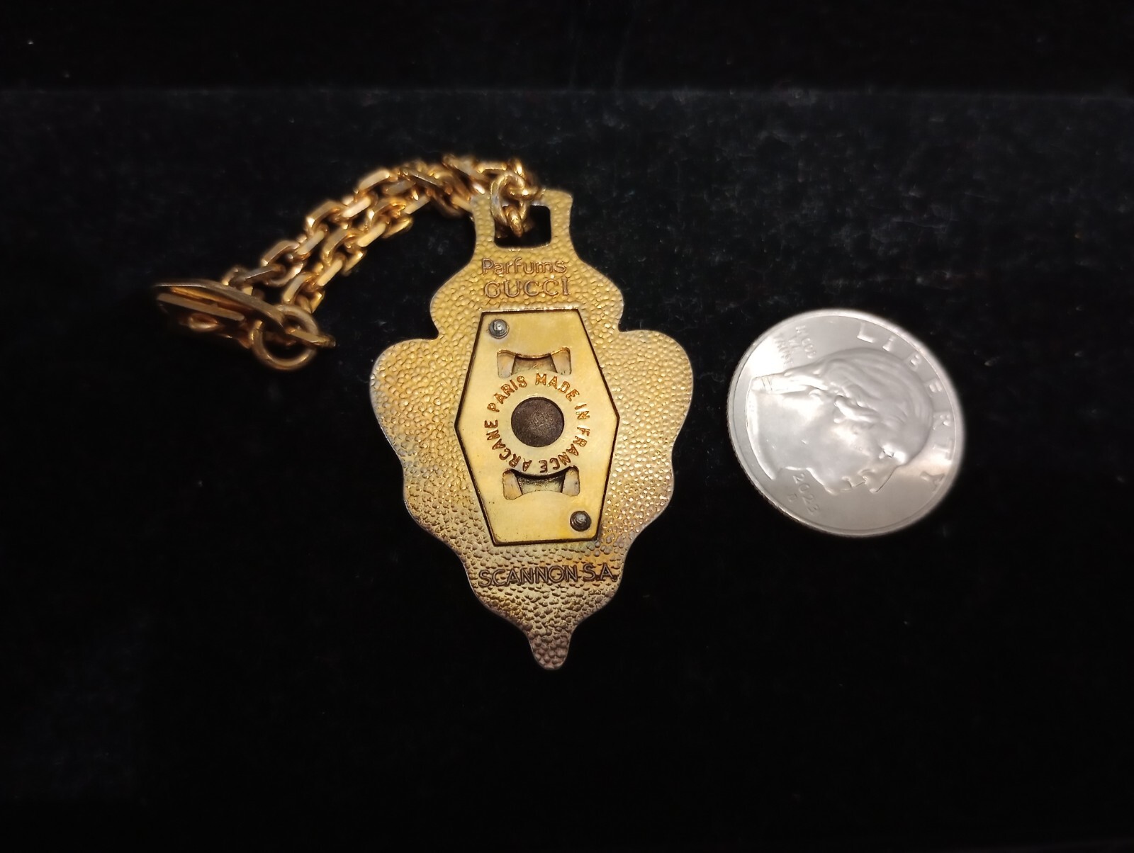 RARE AUTHENTIC GUCCI GOLD TONE LARGE SHIELD CREST CHARM SCANNON SA PARIS FRANCE