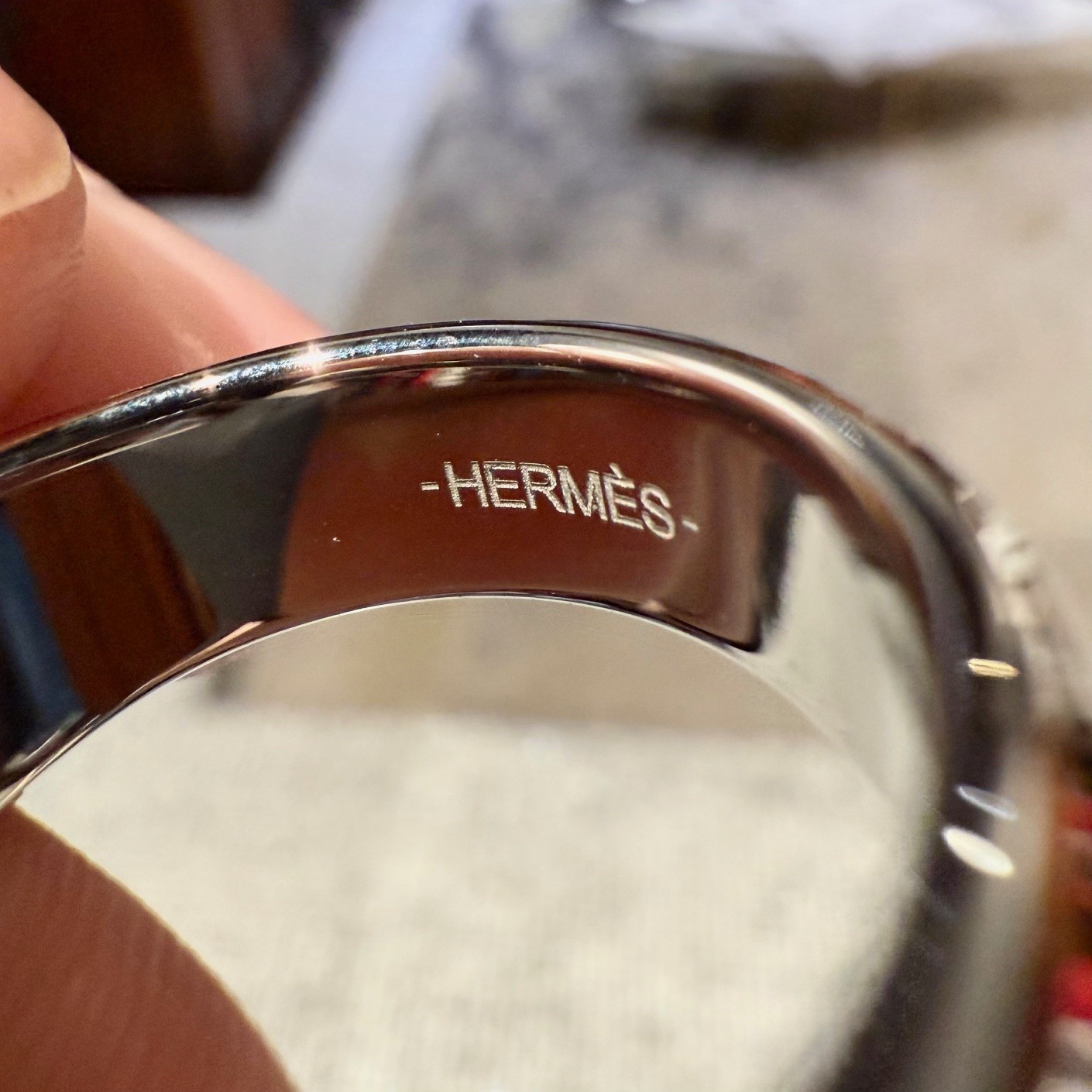 Hermès Carrousel Craie Lacquered Palladium Plated Signet Ring – Size 60