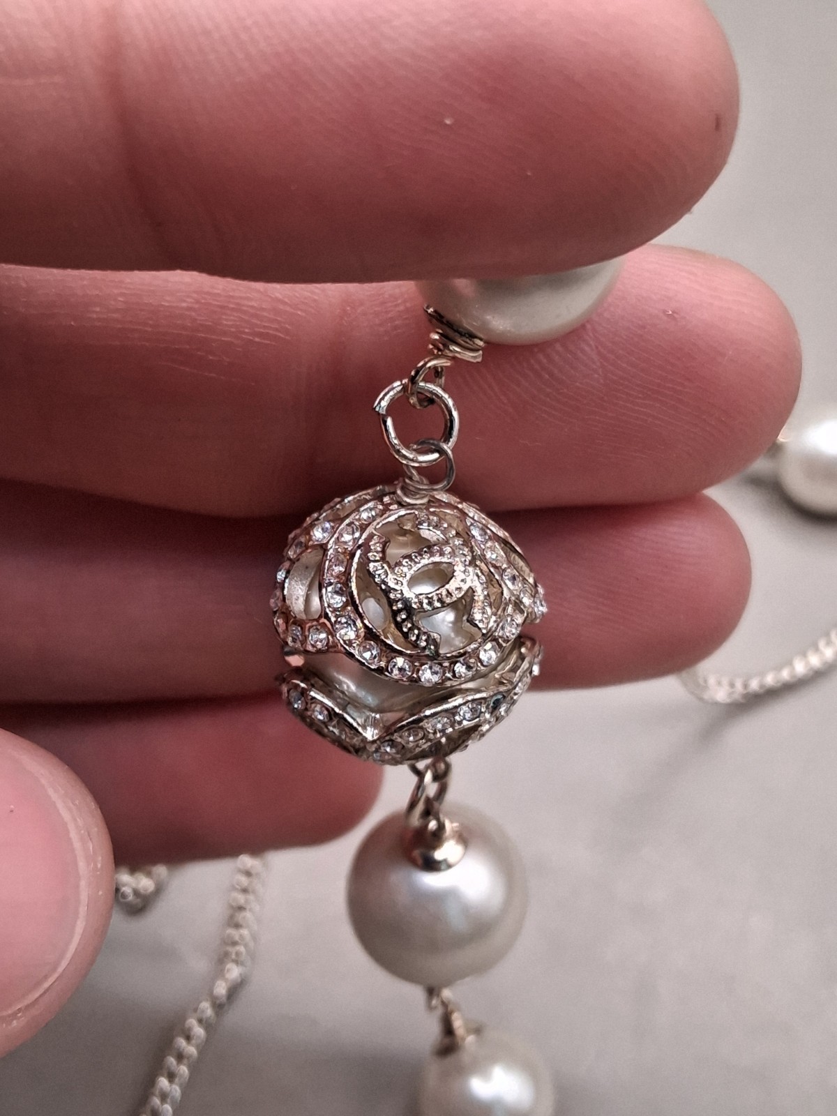 as is Chanel Autumn 2015 Glass Faux Pearl Chain Link Necklace 26.5″