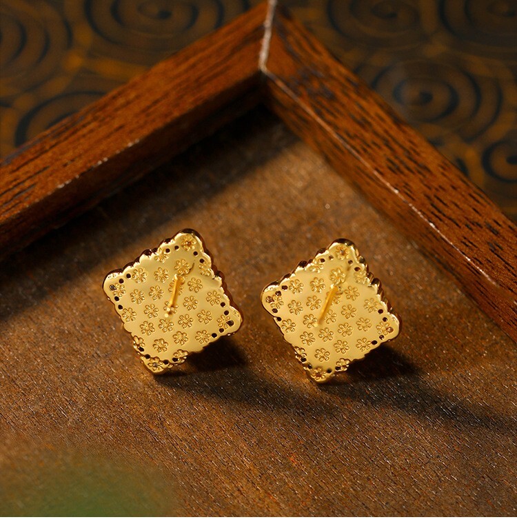Buccellati Crystal Stud Earrings Flower Dainty Gemstone 18K Gold Plated
