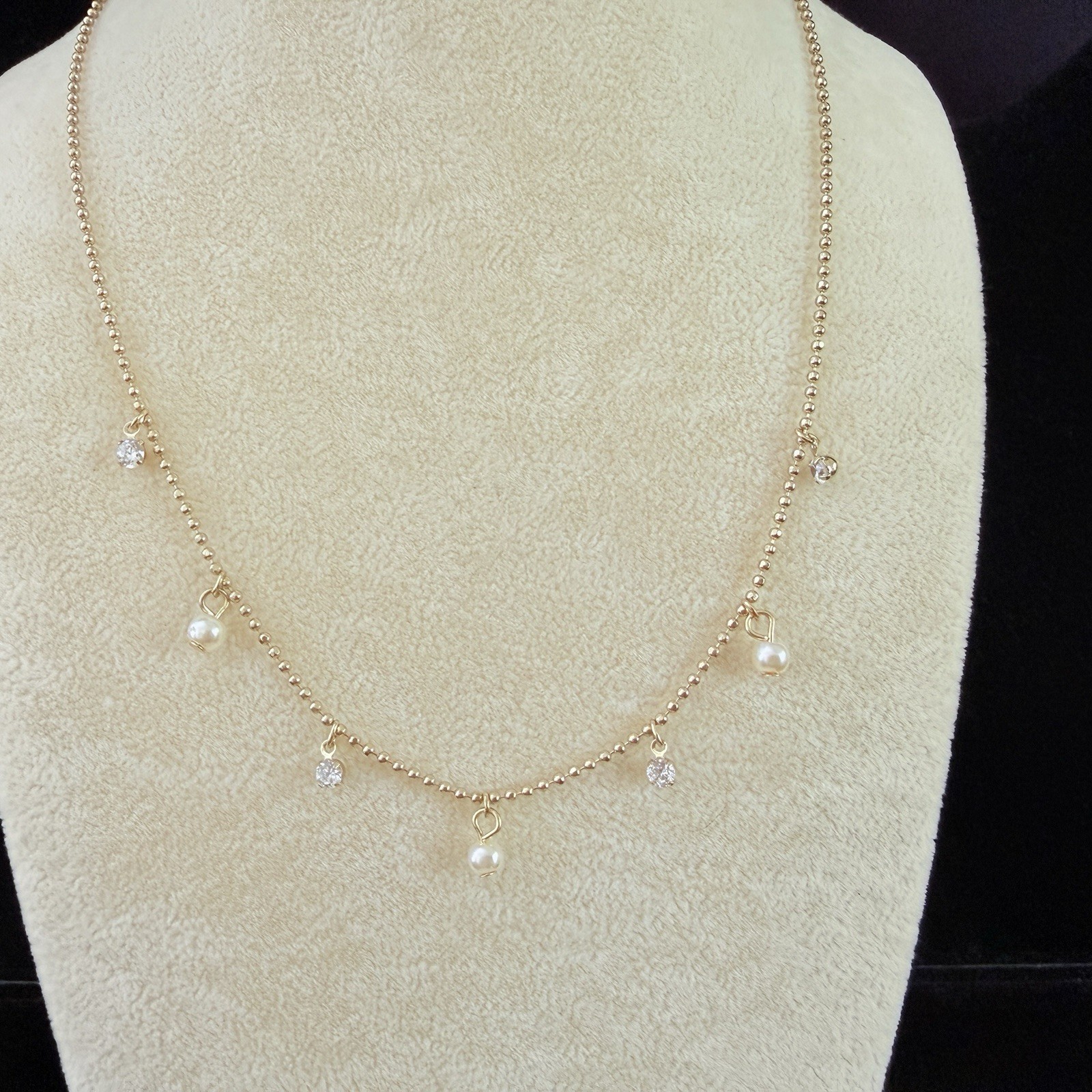 PRETTY LOFT FAUX PEARL & CLEAR RHINESTONES SILVER TONE STATION NECKLACE-17″(178)