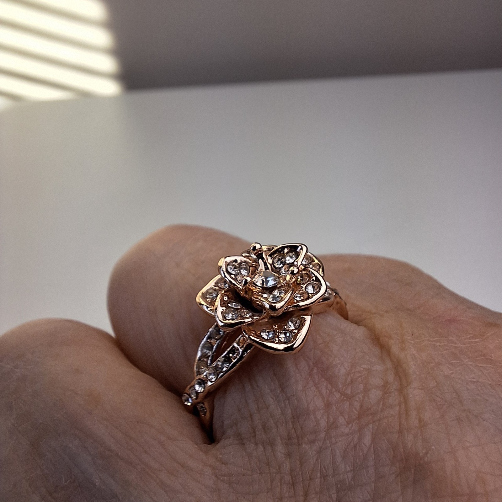 Rose Gold Color Flower Rhinestone Cluster Ring Womens Size 8