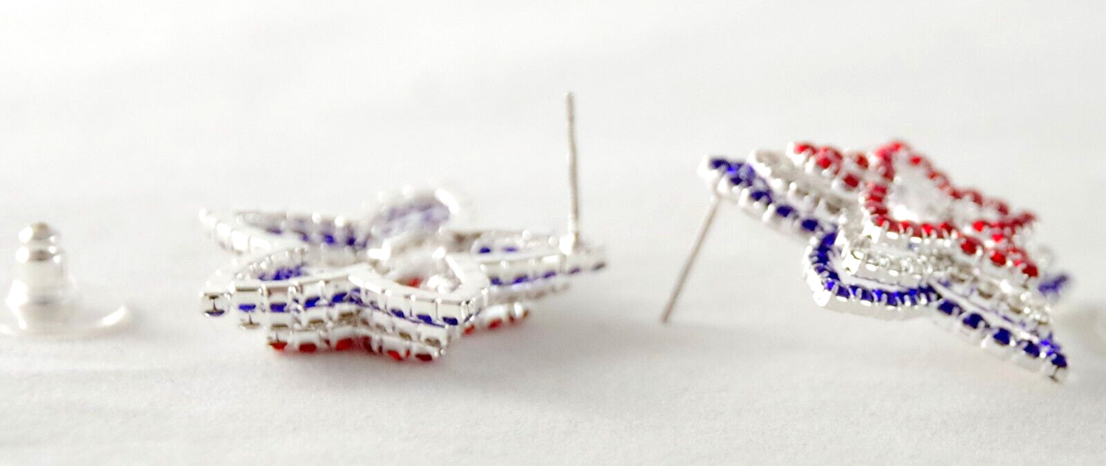 Prong-Set Rhinestones! 1.25″ NEW BETSEY JOHNSON PATRIOTIC TIERED STAR EARRINGS