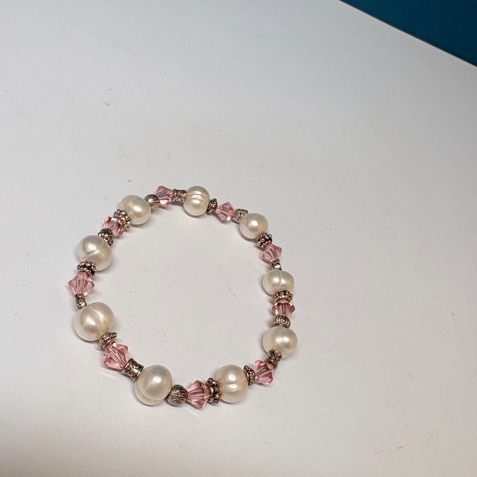 White Freshwater Pearl Pink Crystal Stretch Bracelet Silver Tone Beaded J1093