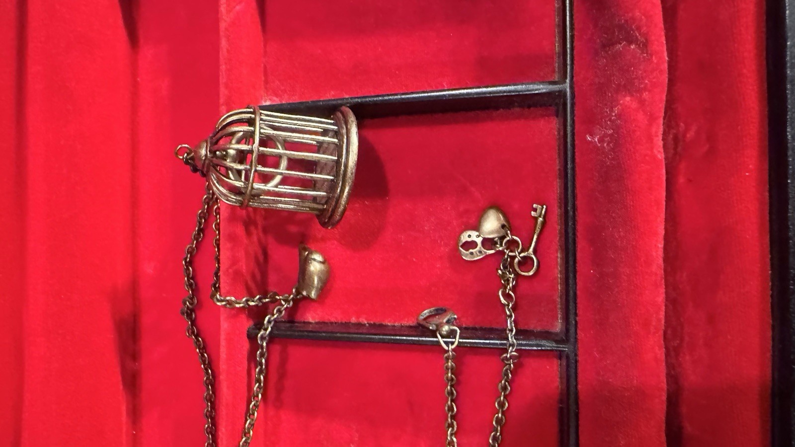 Fossil Gold Tone Cable Chain Charm Necklace Birdcage Pendant Key & Skull