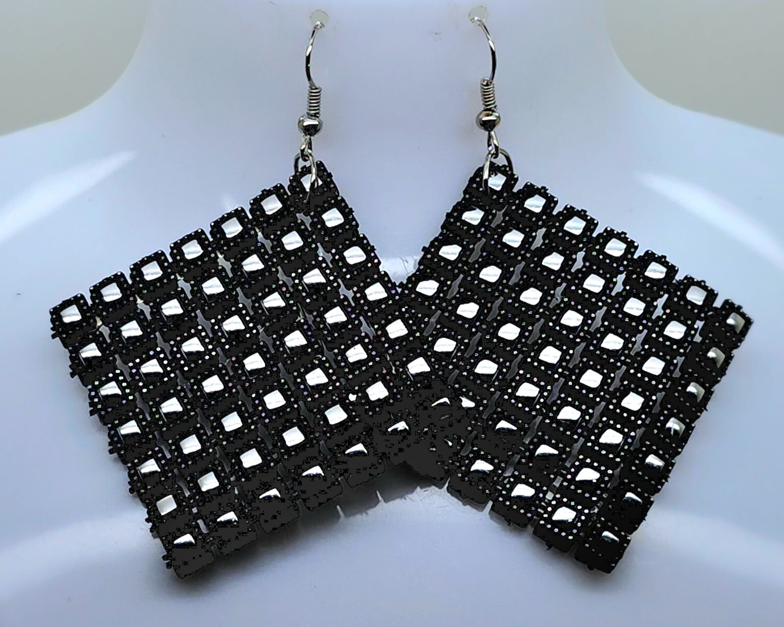 E001 Light weight Rhombus Shape black & silver drop fashion jewelry Earrings