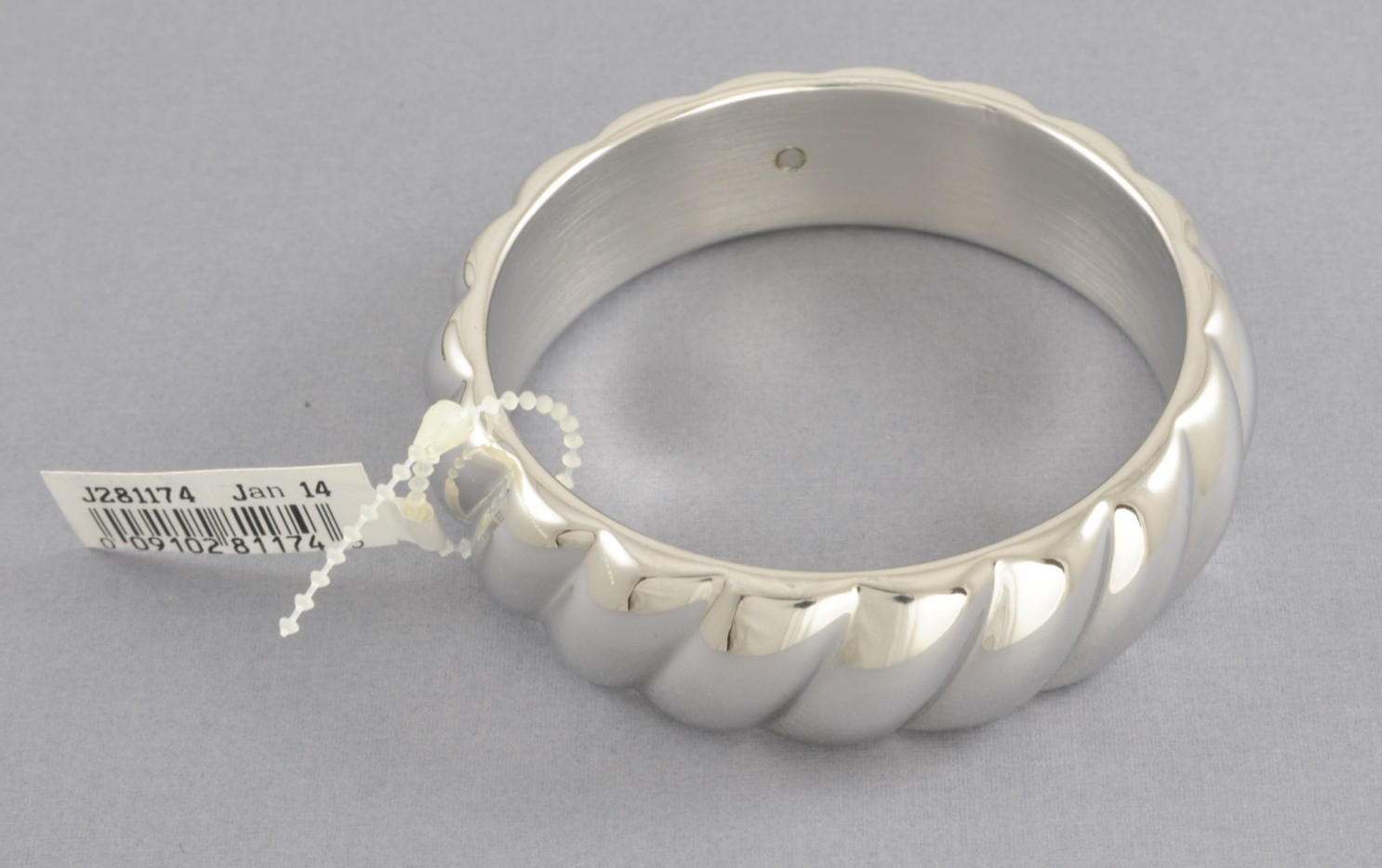 Oro Nuovo Avg. Bold Ribbed Design Round Bangle, 14K Gold Over Resin- White