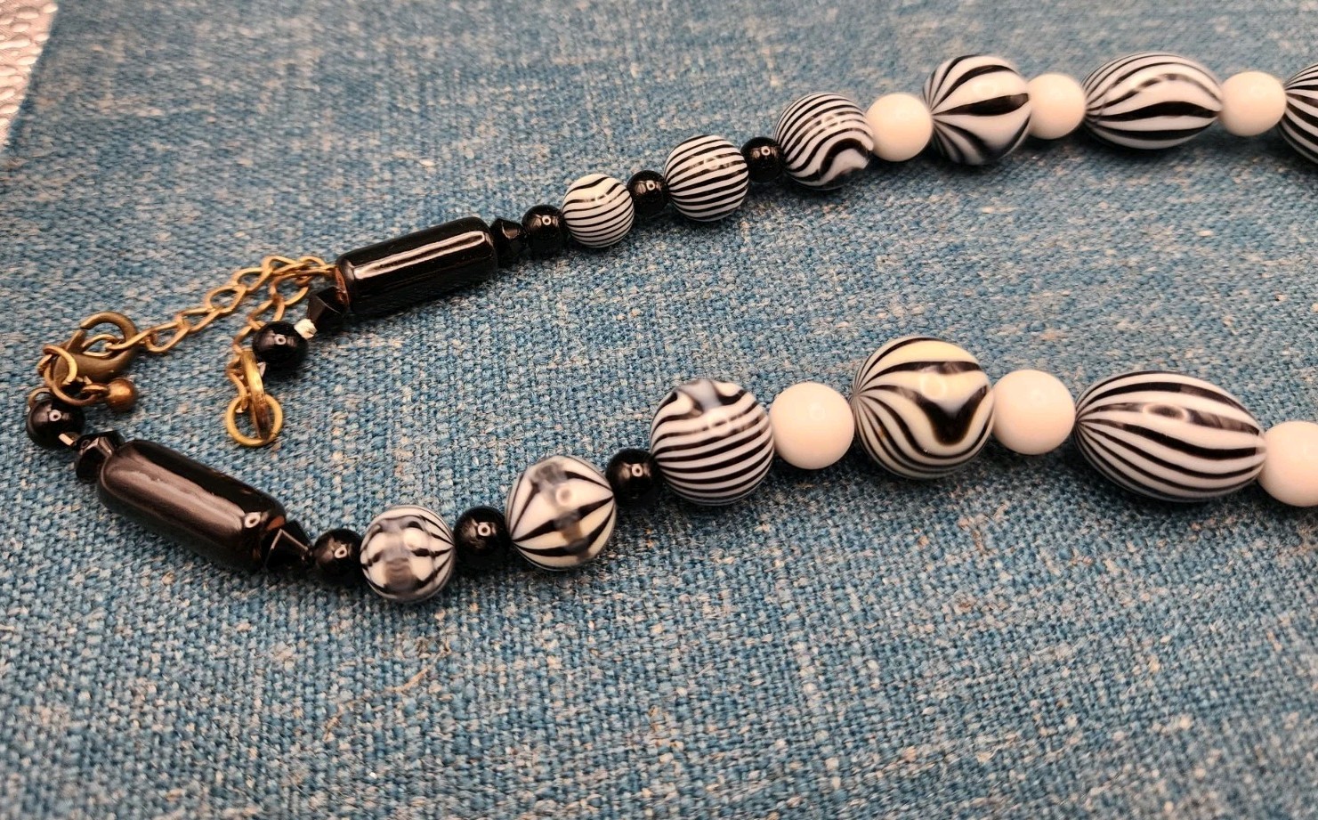 Black And White Swirl Beaded Necklace 18 Inches