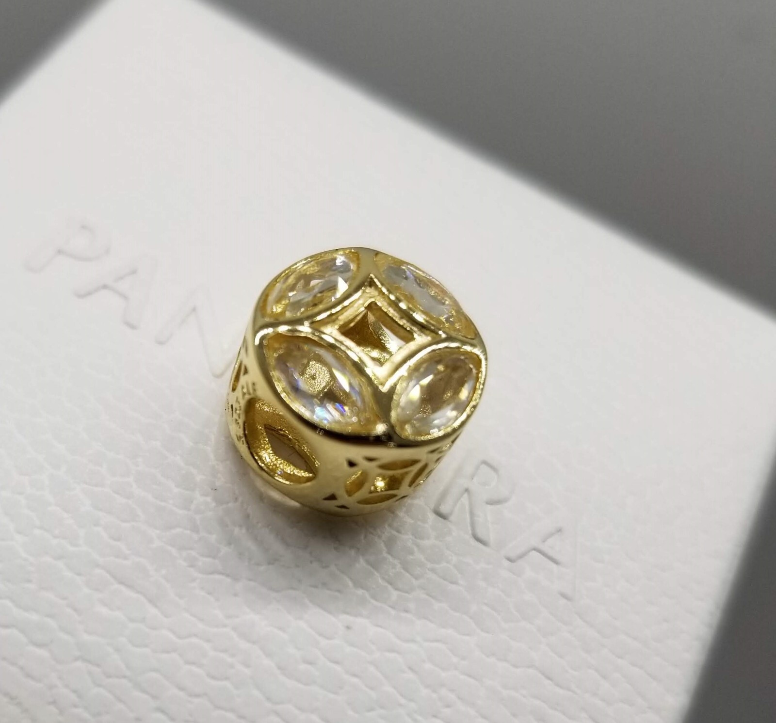 Authentic Pandora moments Good Fortune Coin Shine Gold Plated Charm