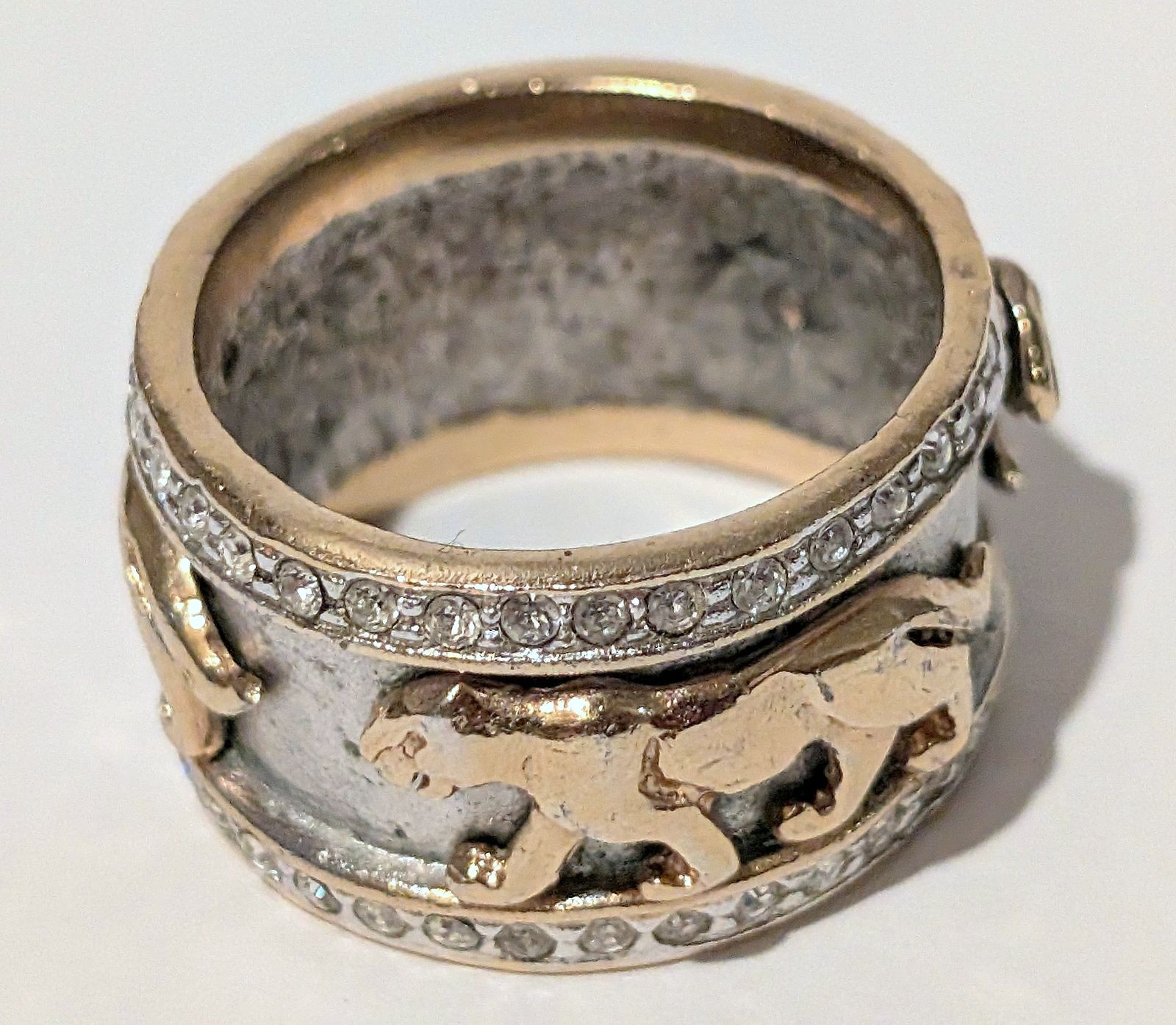 Gold TONE Three Lions WOMEN Wide MASSIVE Ring Sz 8, 1/2in