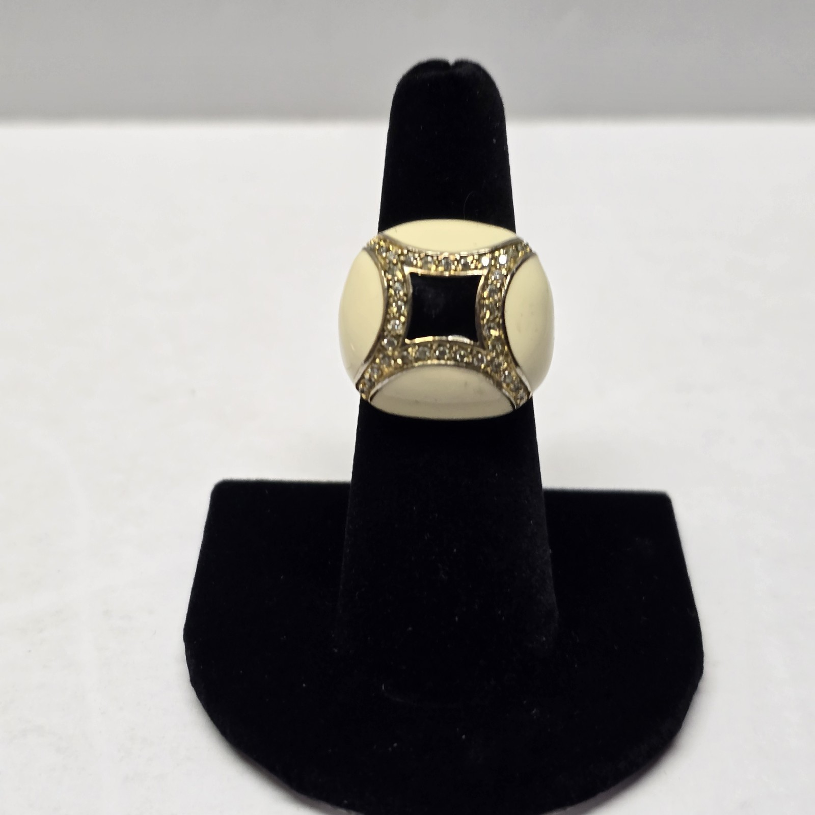 White Enamel Fashion Dome Ring Statement Ring Size 7