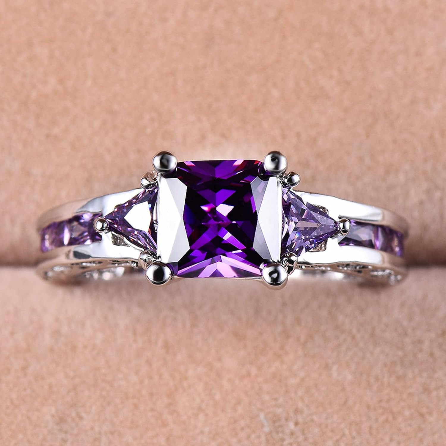 925 Sterling Silver Ring with Simulated Gemstone – Fashion Jewelry for Women