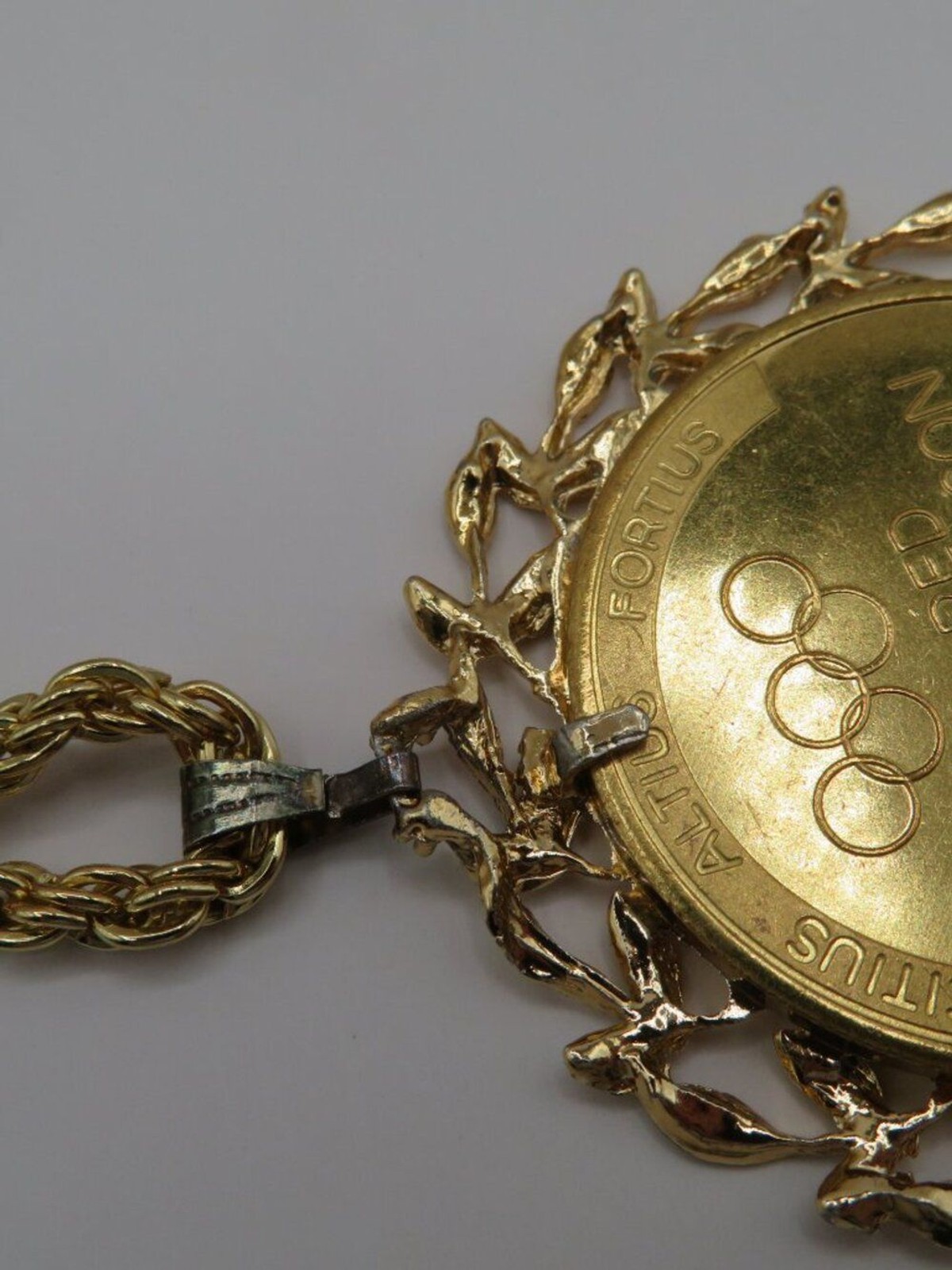 Babe Didrikson Zaharias Commemorative Medallion Pendant Gold Tone Necklace
