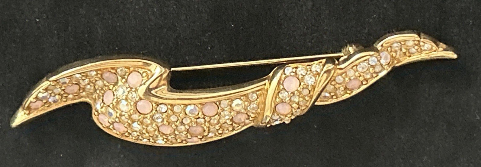 Swarovski Signed Crystal Ribbon Brooch Pin Gold Tone Rhinestone VTG 3inx1in
